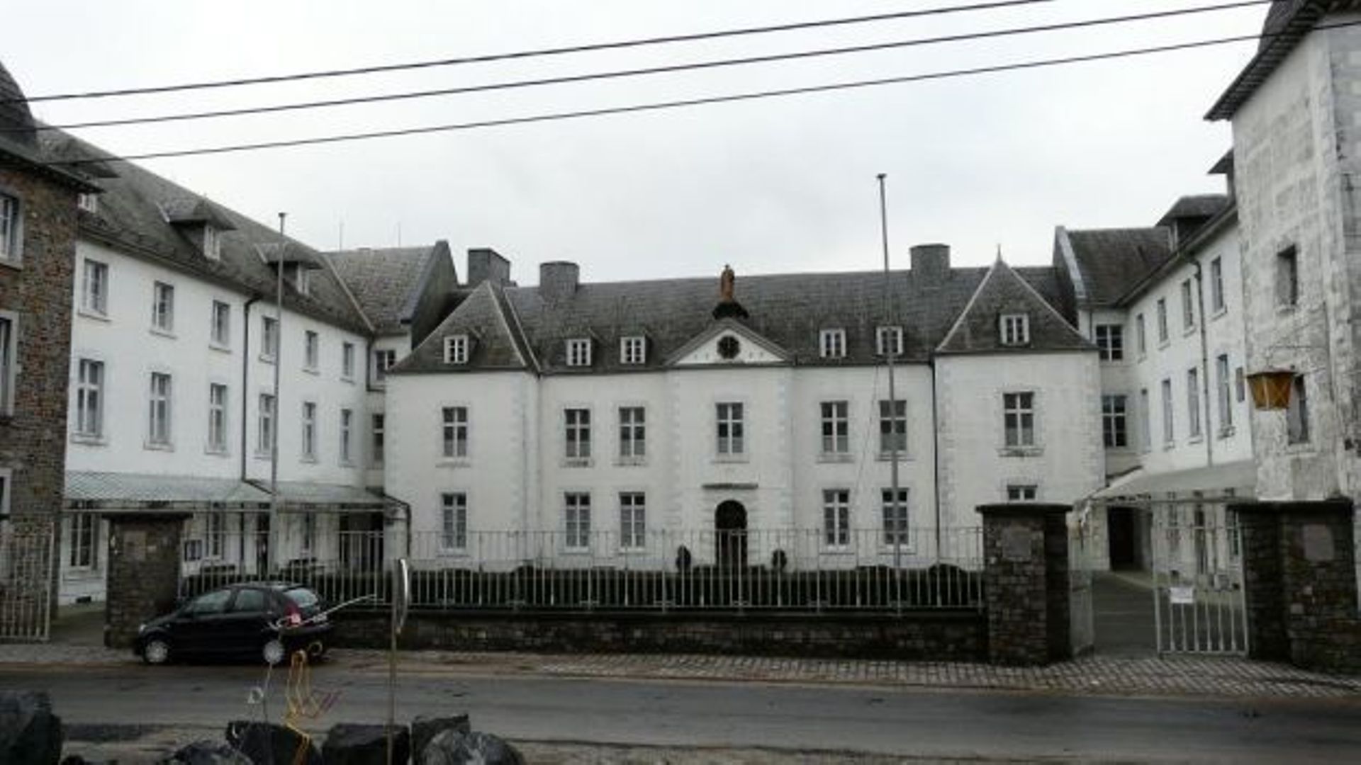 Institut Saint-Joseph de Carlsbourg, bâtiment typique de la région