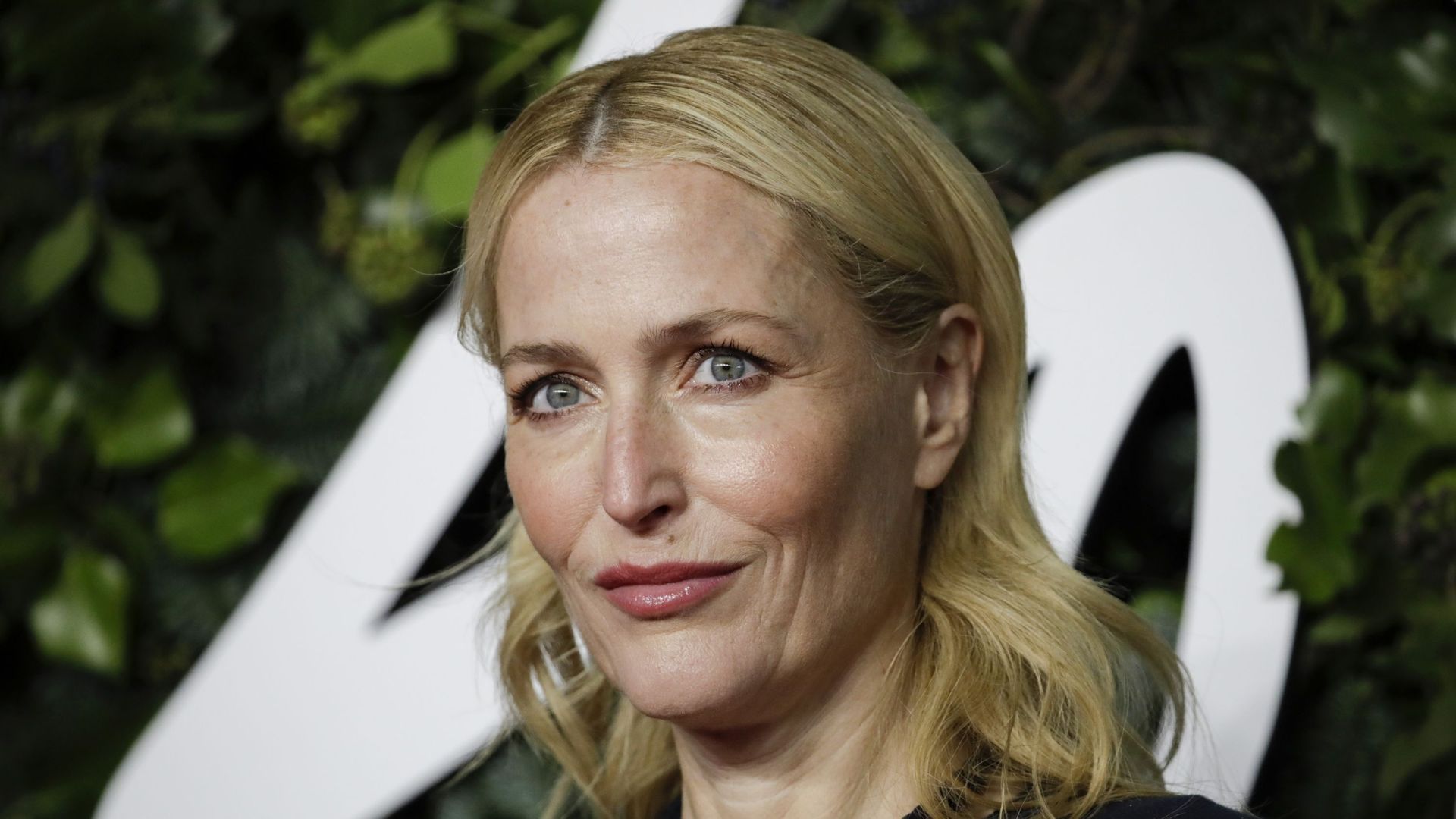 Le festival Canneseries déroule ce vendredi son tapis rose à une flopée de célébrités, de l’actrice Gillian Anderson (X-Files) au chanteur Soprano, pour une 5e saison "exigeante" et "populaire".