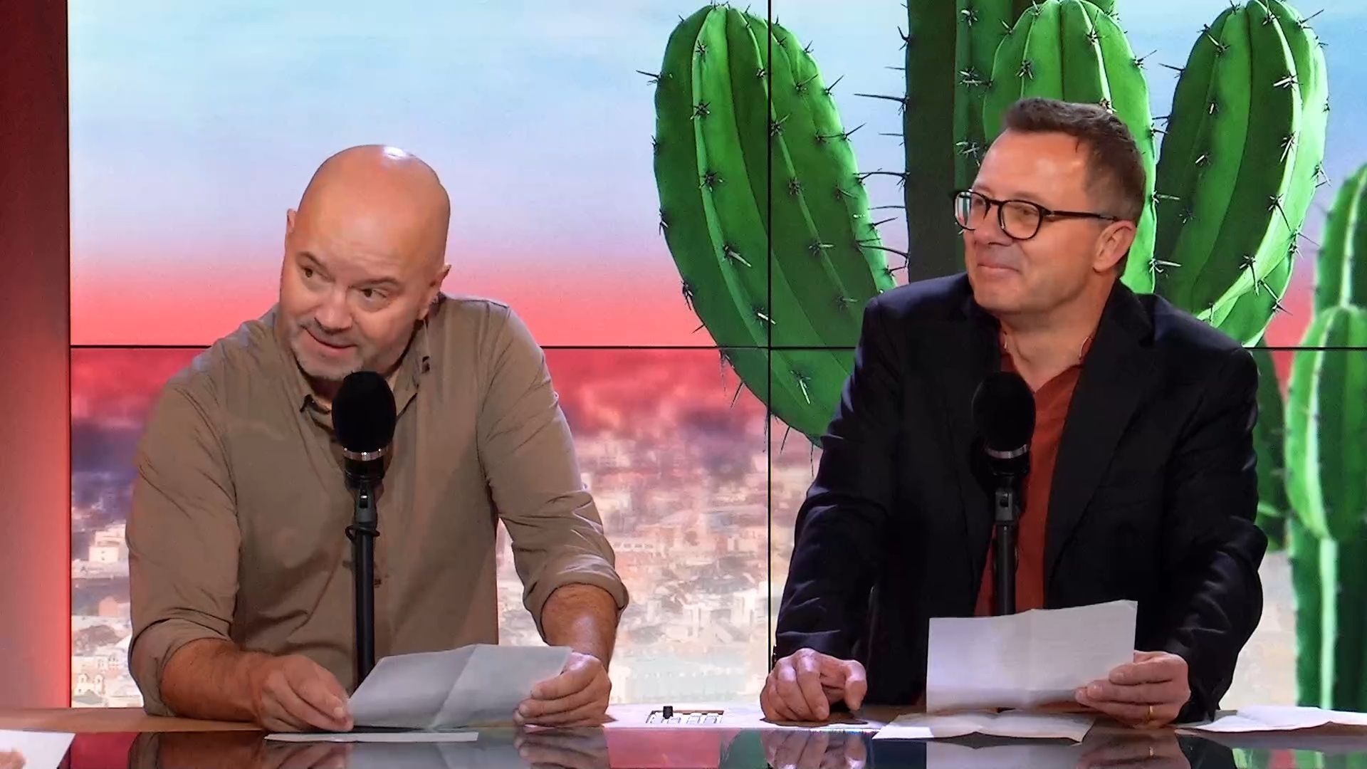 Le Cactus : Jérôme de Warzée tente de démêler le vrai du faux de l’affaire libyenne avec Yann Lambiel, le sosie vocal de Nicolas Sarkozy