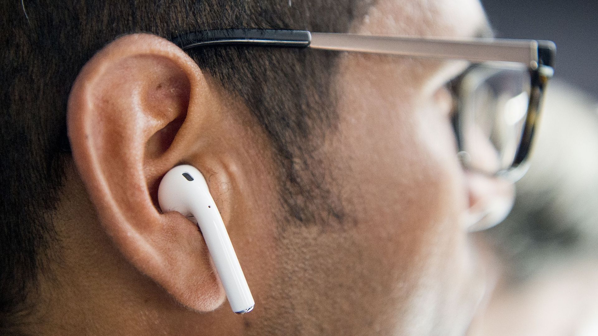 Les écouteurs sans fil, dangereux pour la santé? C’est ce qu’affirment plus de 250 scientifiques
