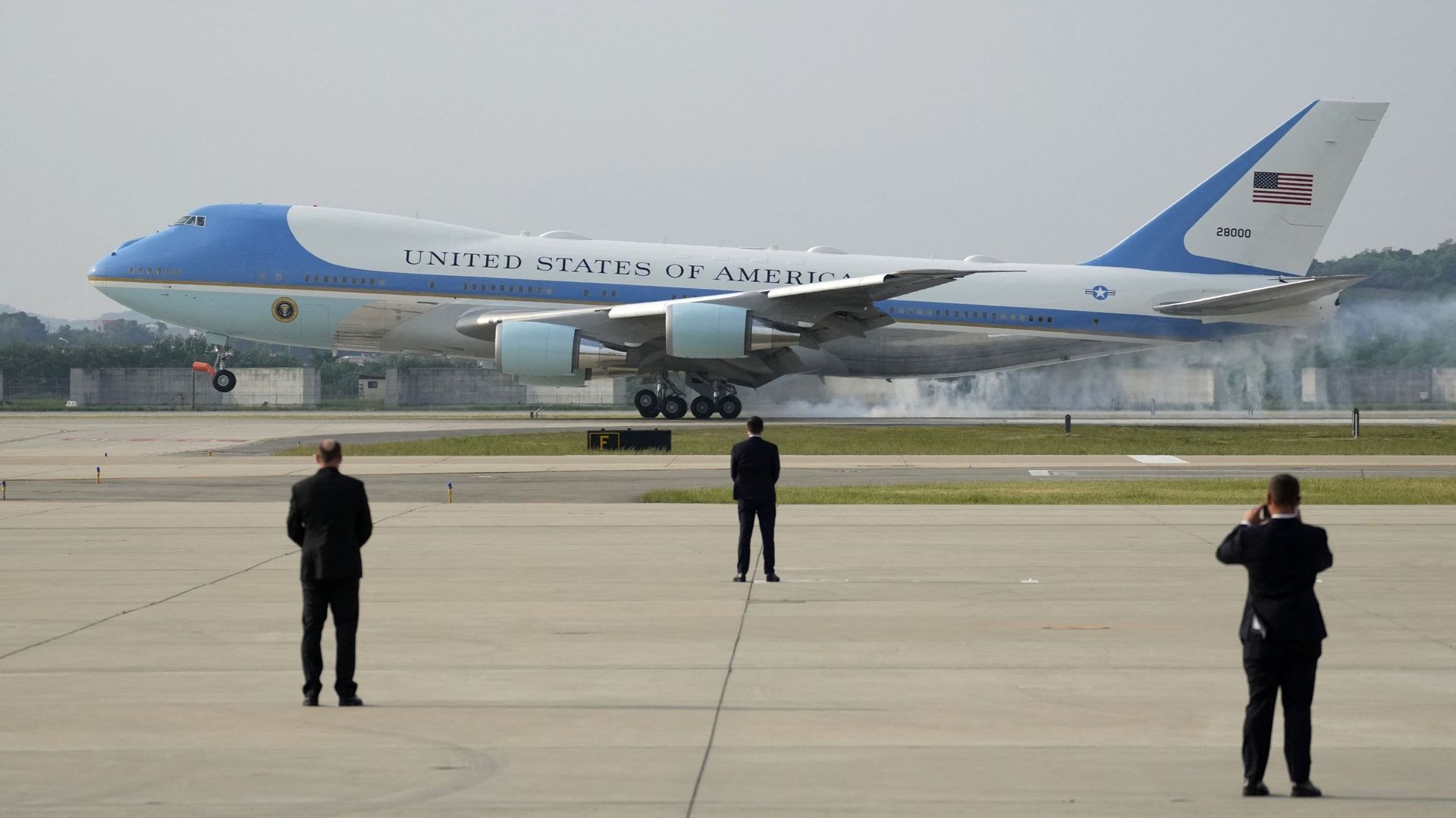 Joe Biden, dans Air Force One, arrive en Corée du Sud