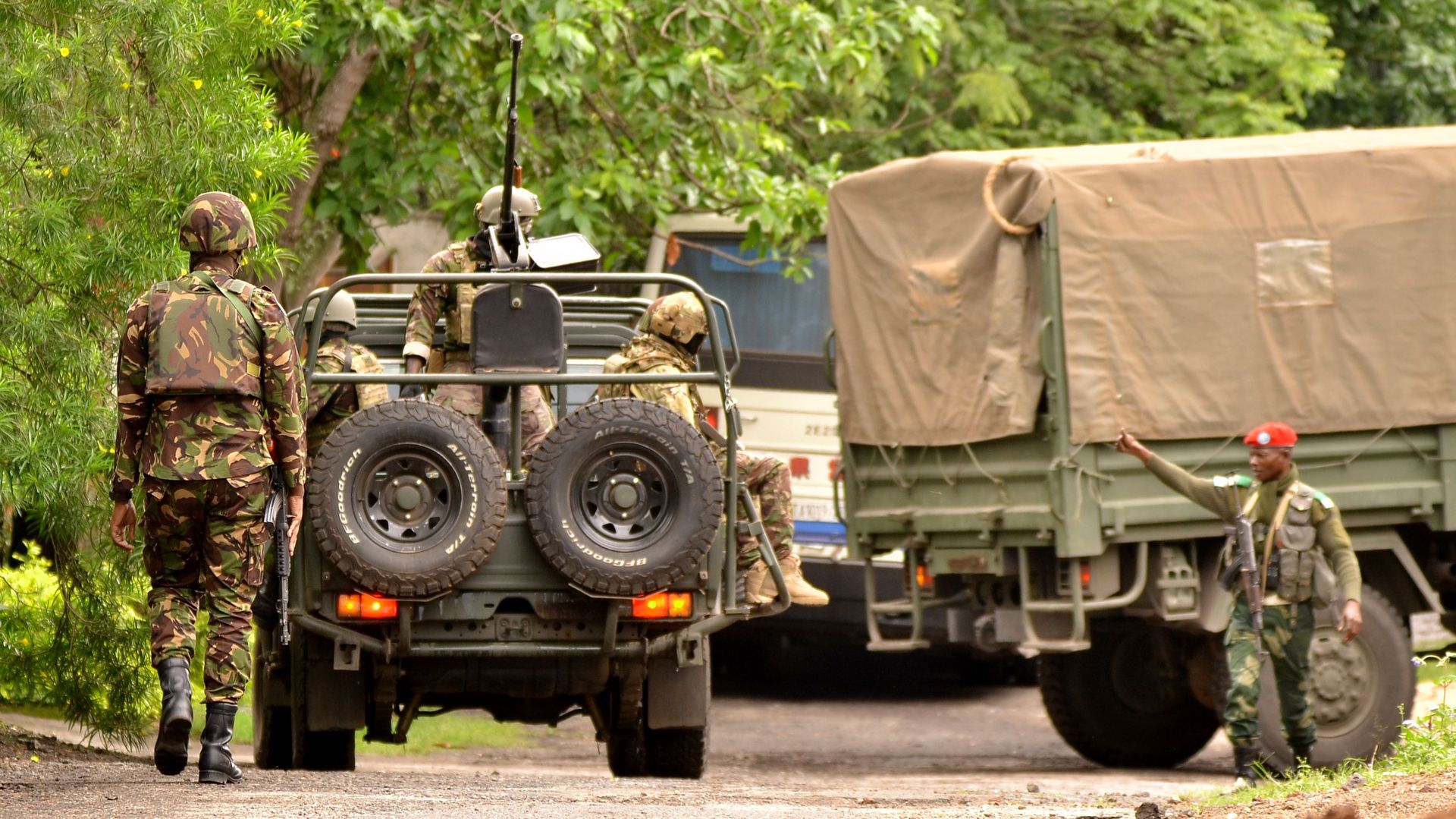 Des troupes militaires sont vues après l'arrivée à Goma, en République démocratique du Congo, le 16 novembre 2022, d'un avion militaire transportant des troupes militaires envoyées par le Kenya dans l'est de la République démocratique du Congo (RDC) pour 