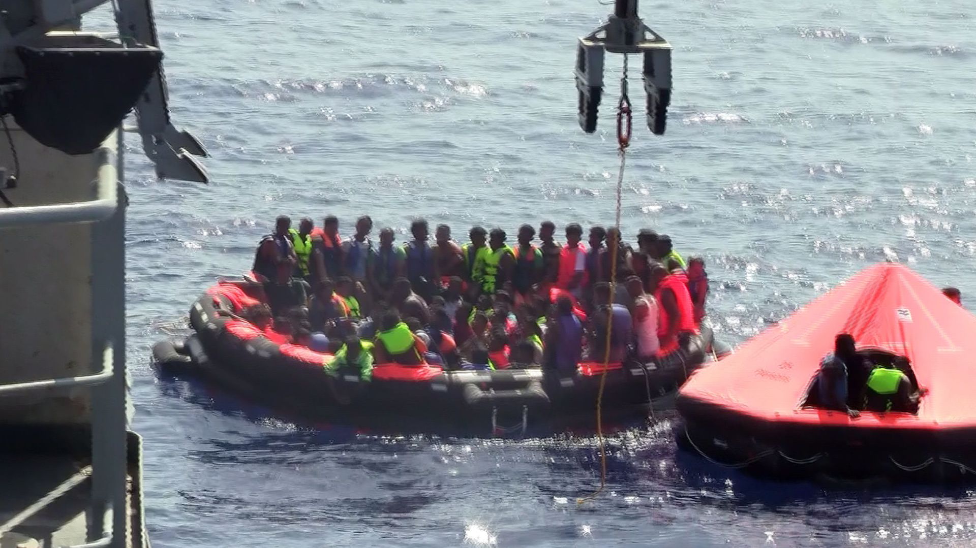 Crise des migrants: 7 opérations de secours en Méditerranée - RTBF Actus