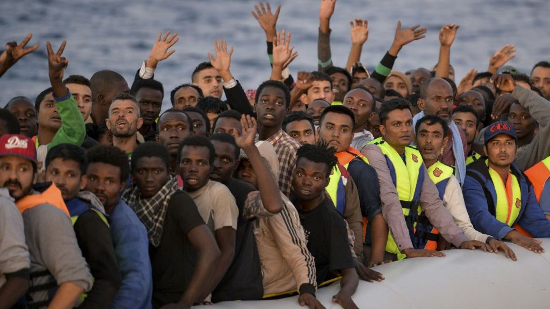 Plus de 400 migrants interceptés au large de la Libye - RTBF Actus