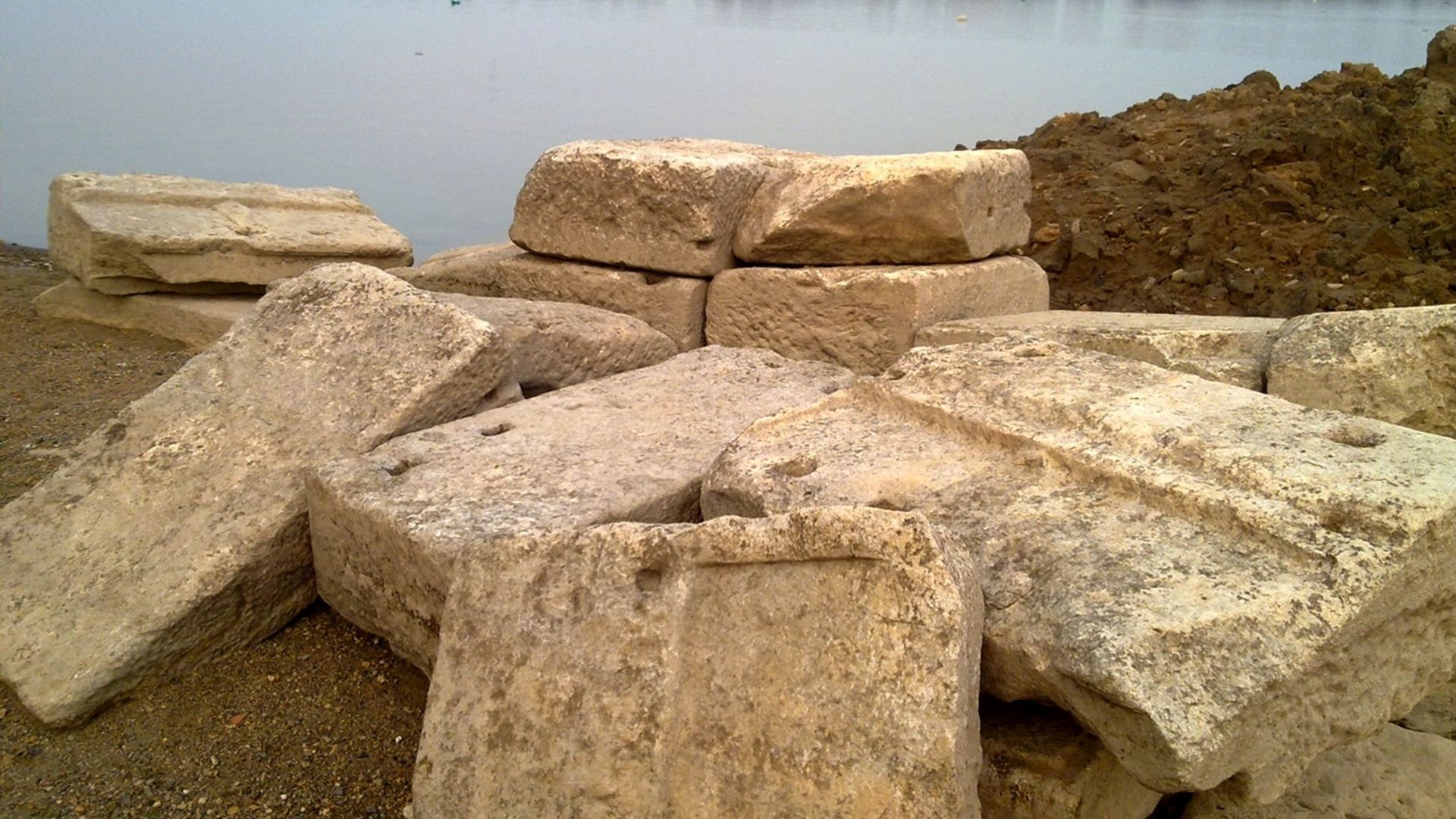 tombeau-d-amphipolis-cinq-squelettes-dans-le-mysterieux-tombeau