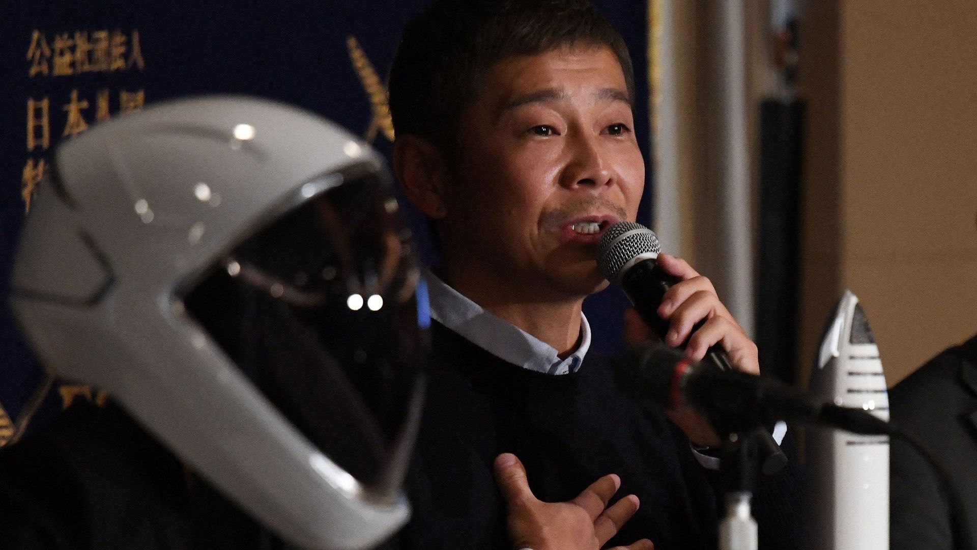 Le milliardaire japonais Yusaku Maezawa doit faire un voyage autour de la Lune, a priori en 2023, cette fois à bord de la fusée Starship.