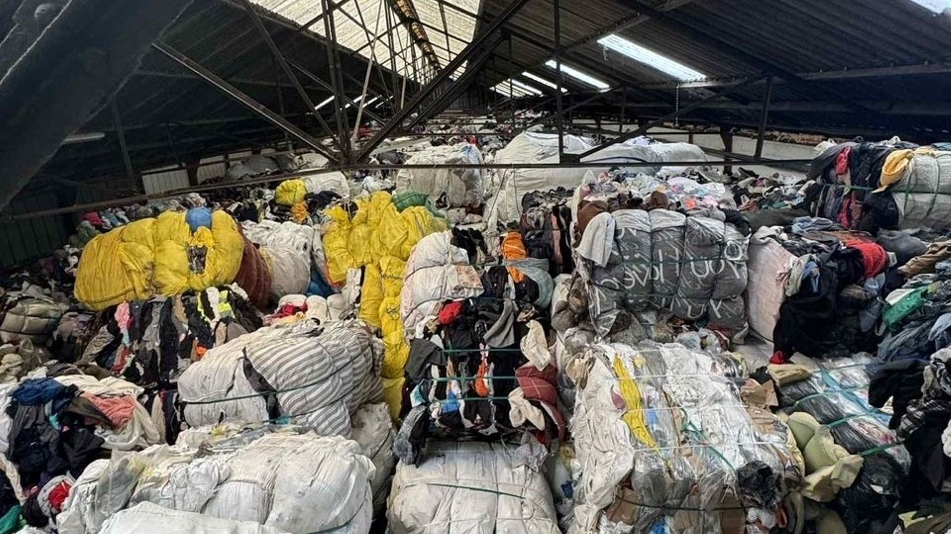 Marcinelle : 100 tonnes de vêtements à l’abandon