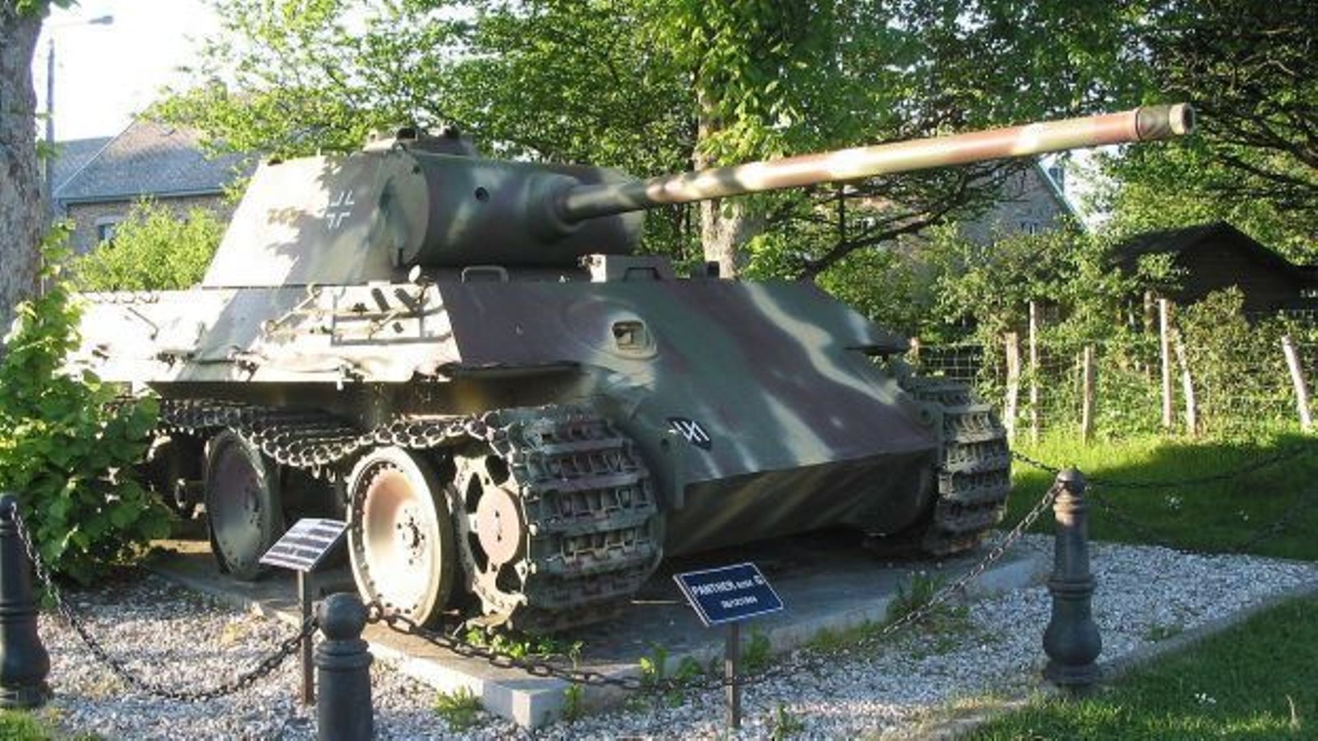 Le char allemand vestige de la bataille des Ardennes à Grandménil