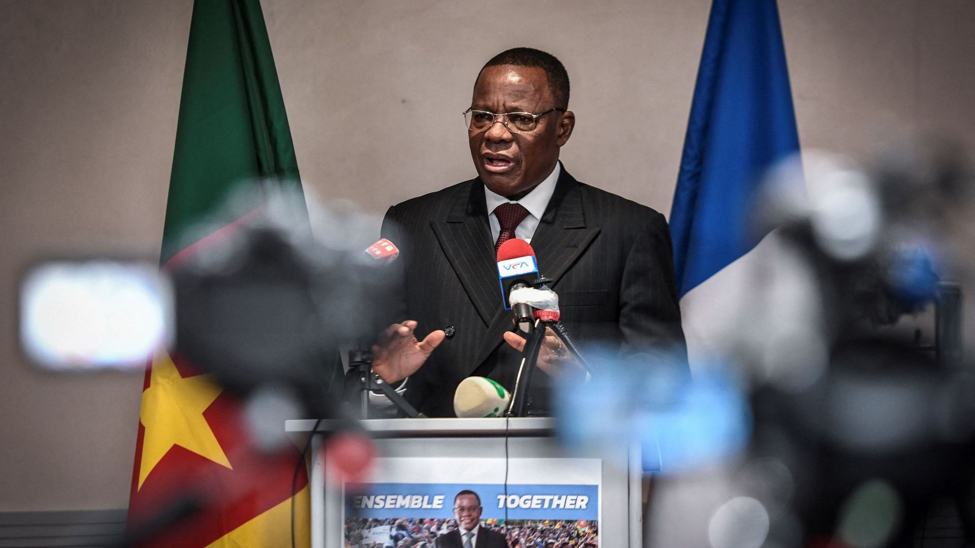 Le leader de l'opposition camerounaise du Mouvement pour la renaissance du Cameroun (MRC) et ancien candidat à la présidence Maurice Kamto donne une conférence de presse le 30 janvier 2020 à Paris.