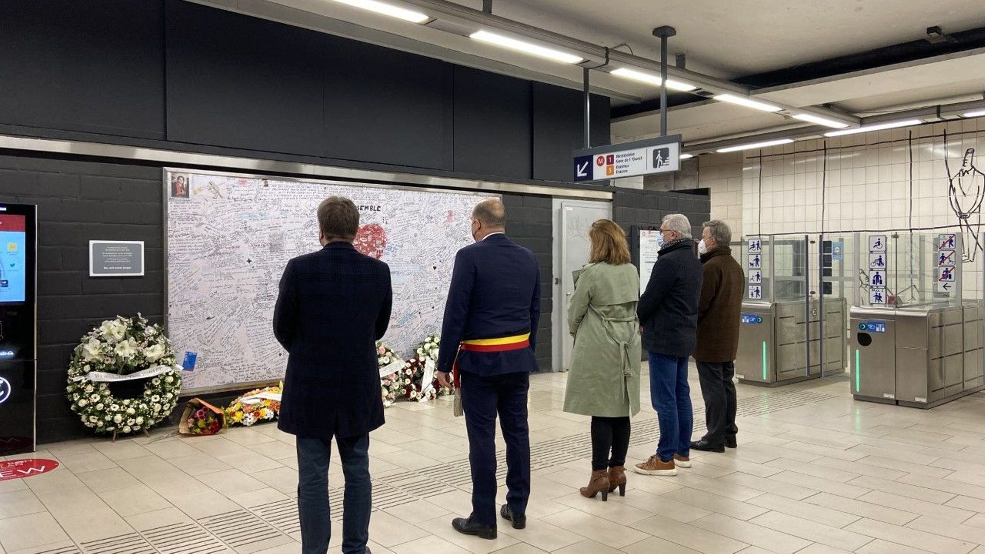Les commémorations à la station Maelbeek.