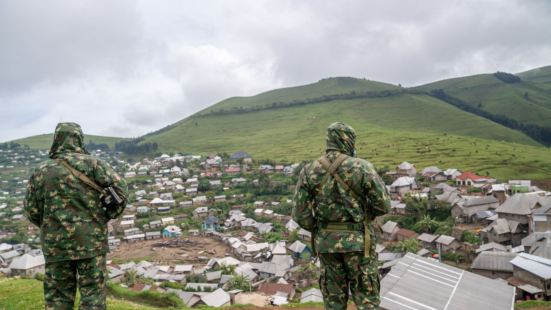 2. Des soldats burundais sur une colline de la cité de Mushaki, dans l'est de la RDC, le 21 avril 2023.