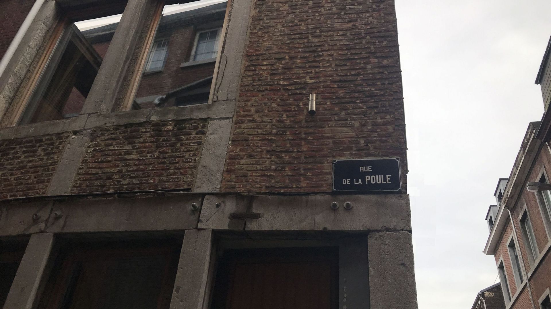 La rue de la poule, le bien nommée, haut lieu de la prostitution liégeoise jusqu'au siècle dernier