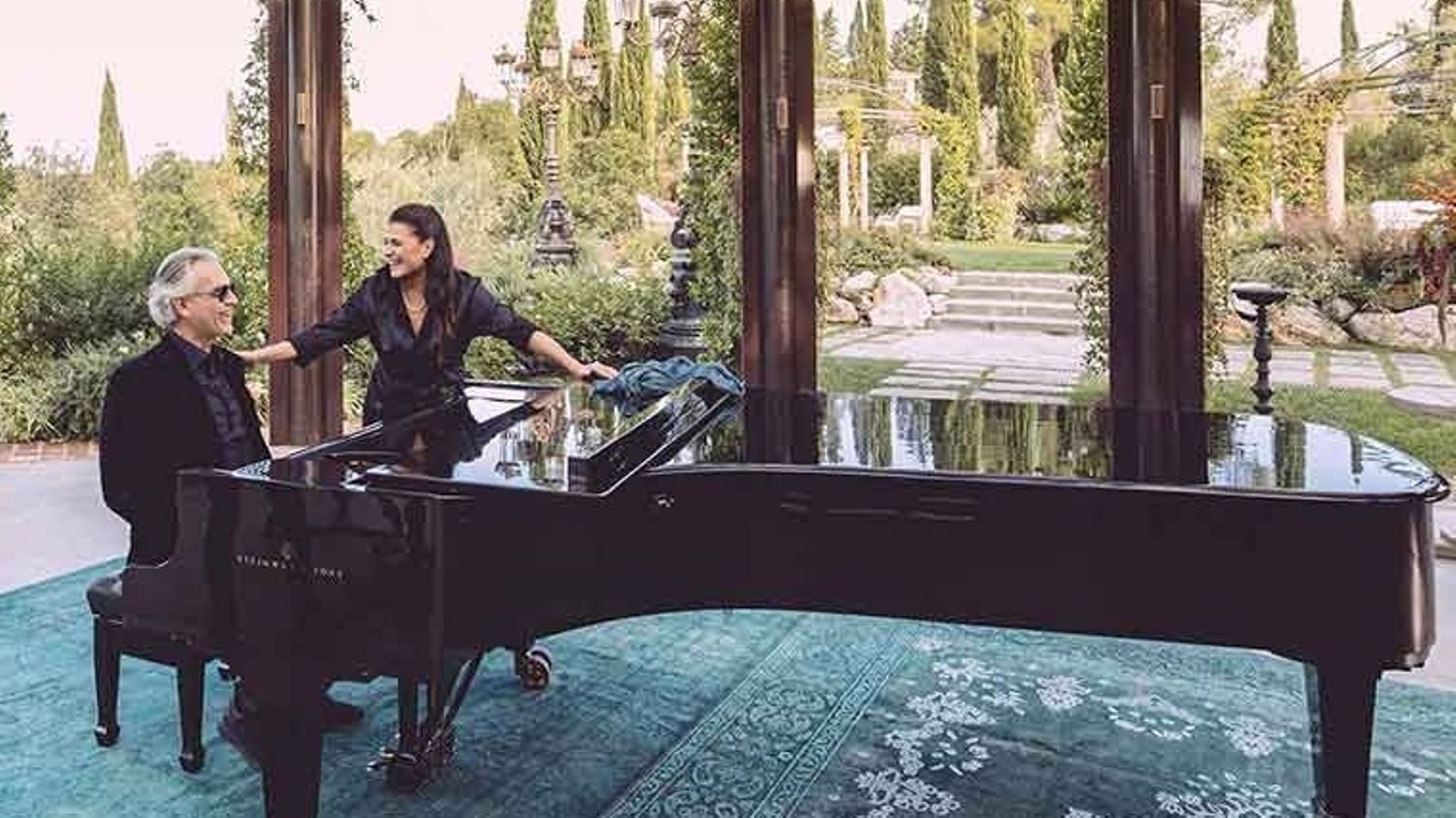 Cecilia Bartoli et Andrea Bocelli réunis le temps d’un duo "pianissimo", dans la campagne Toscane