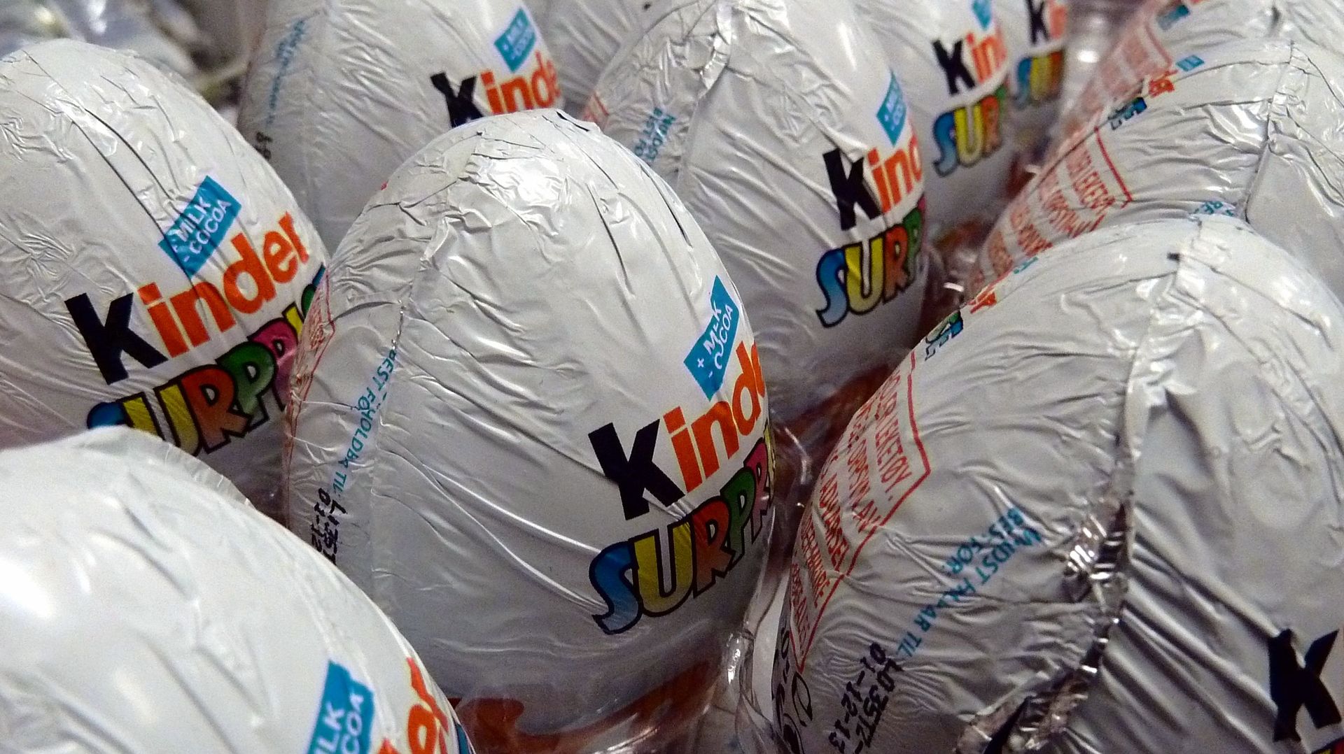 Des oeufs Kinder Surprise commercialisés par Ferrero.