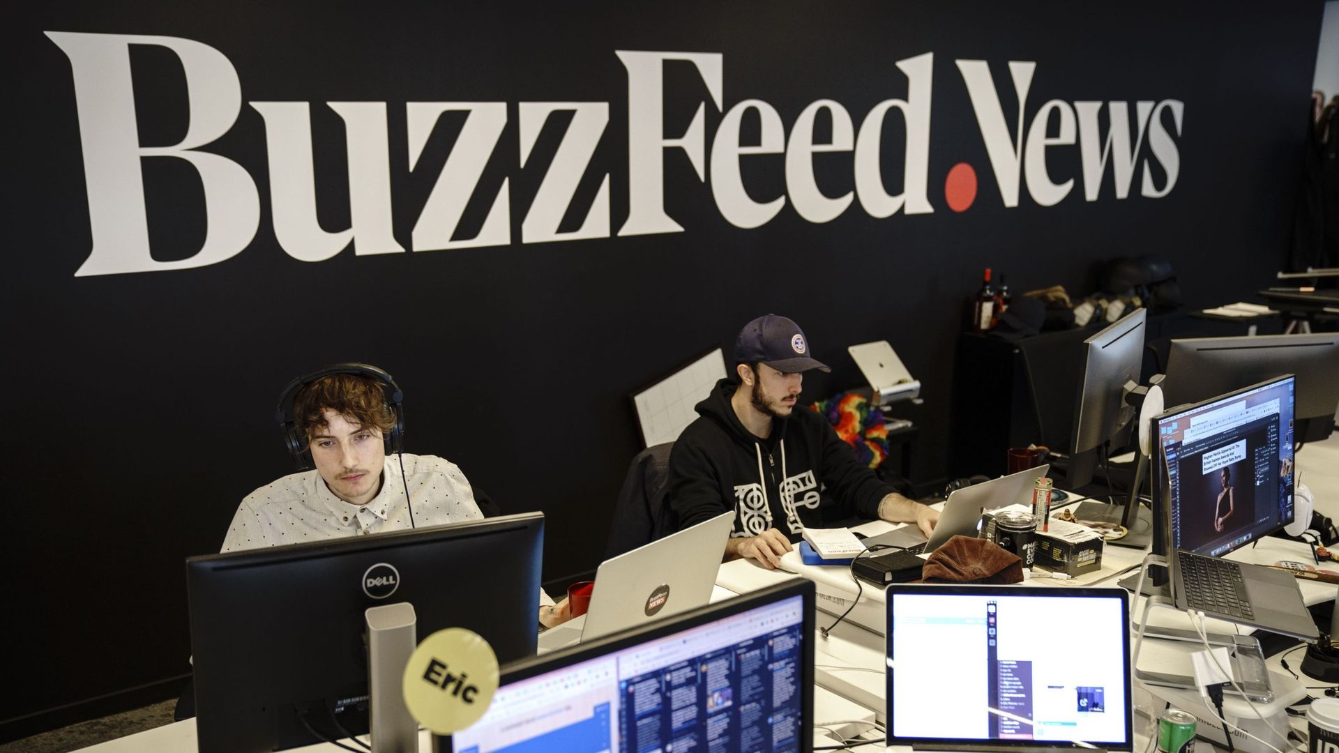 Le site d'information BuzzFeed acquiert son concurrent, le HuffPost