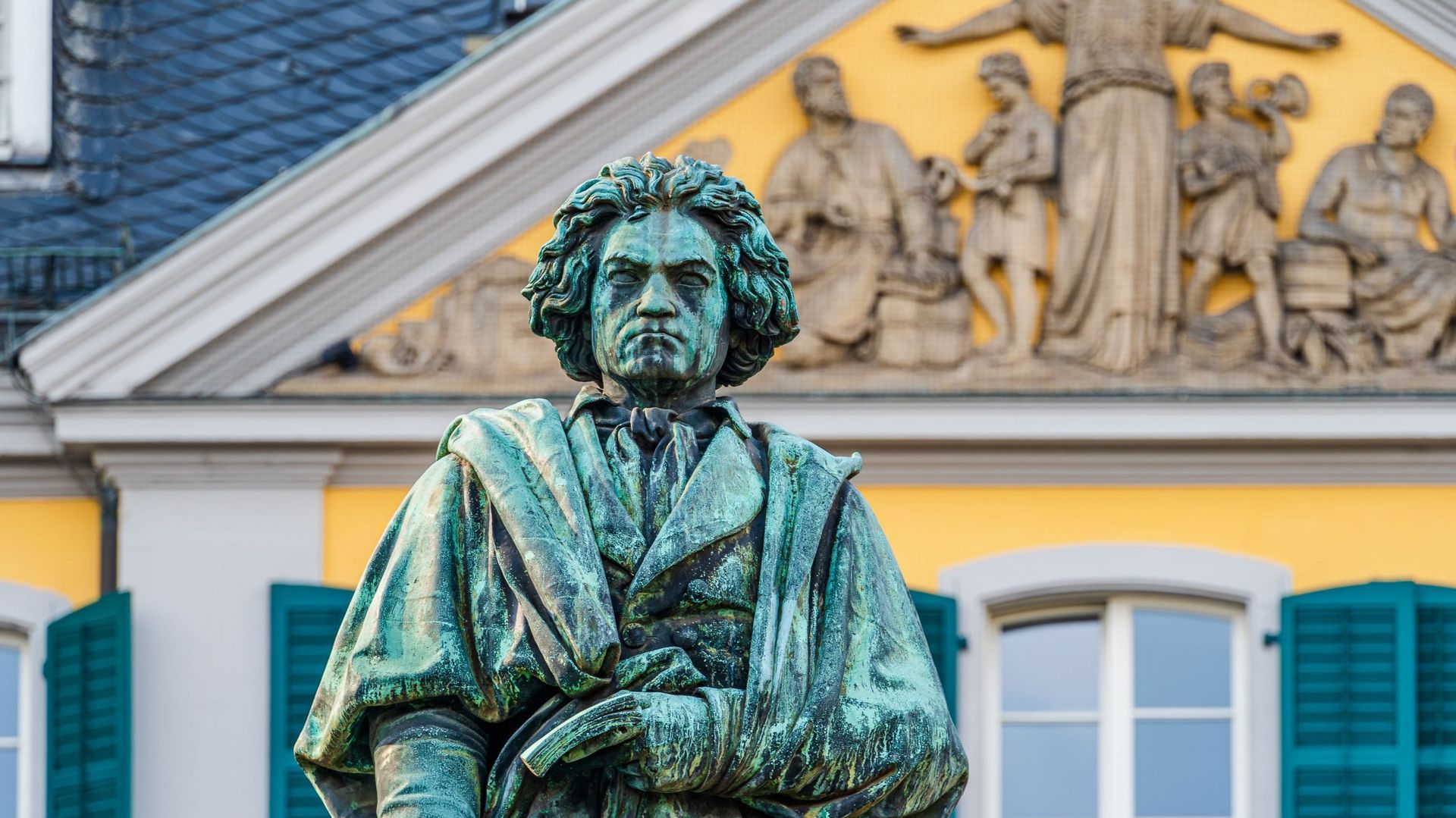 La statue de Beethoven, réalisée par Ernst Julius Hhnel et érigée à Bonn, va subir une campagne de restauration