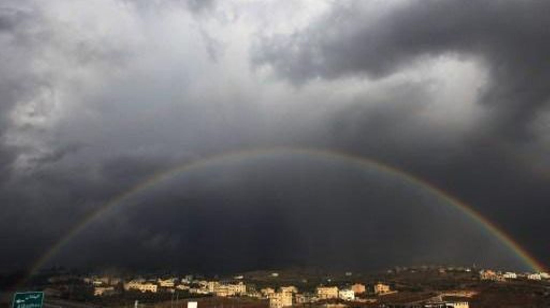 TOPSHOT – A rainbow is seen East of the West Bank city of Nablus on January 2, 2016. AFP PHOTO / JAAFAR ASHTIYEH / AFP PHOTO / JAAFAR ASHTIYEH
