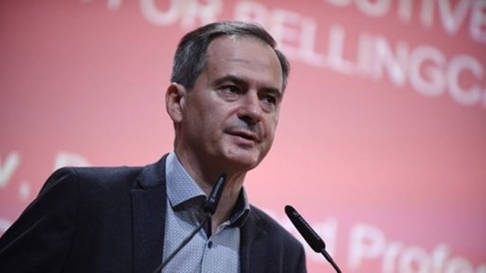 Christo Grozev, journaliste d'investigation bulgare et principal enquêteur sur la Russie pour Bellingcat, prononce un discours lors d'une conférence à l'Institut d'études politiques à Paris, le 5 septembre 2022.