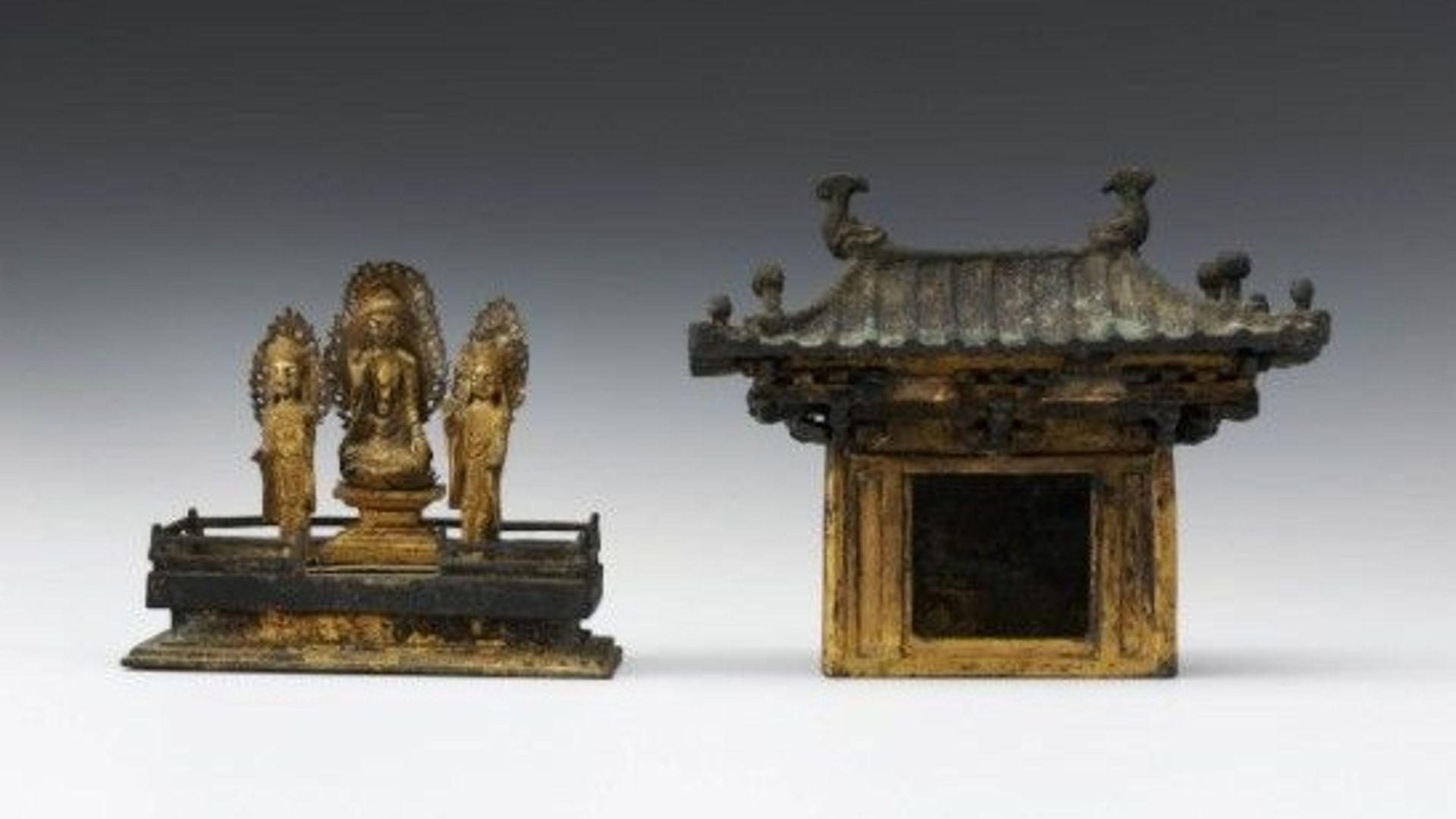 Le Kansong Art museum mettra prochainement aux enchères un reliquaire en bronze doré, datant du XIème siècle, représentant une triade de Bouddhas.