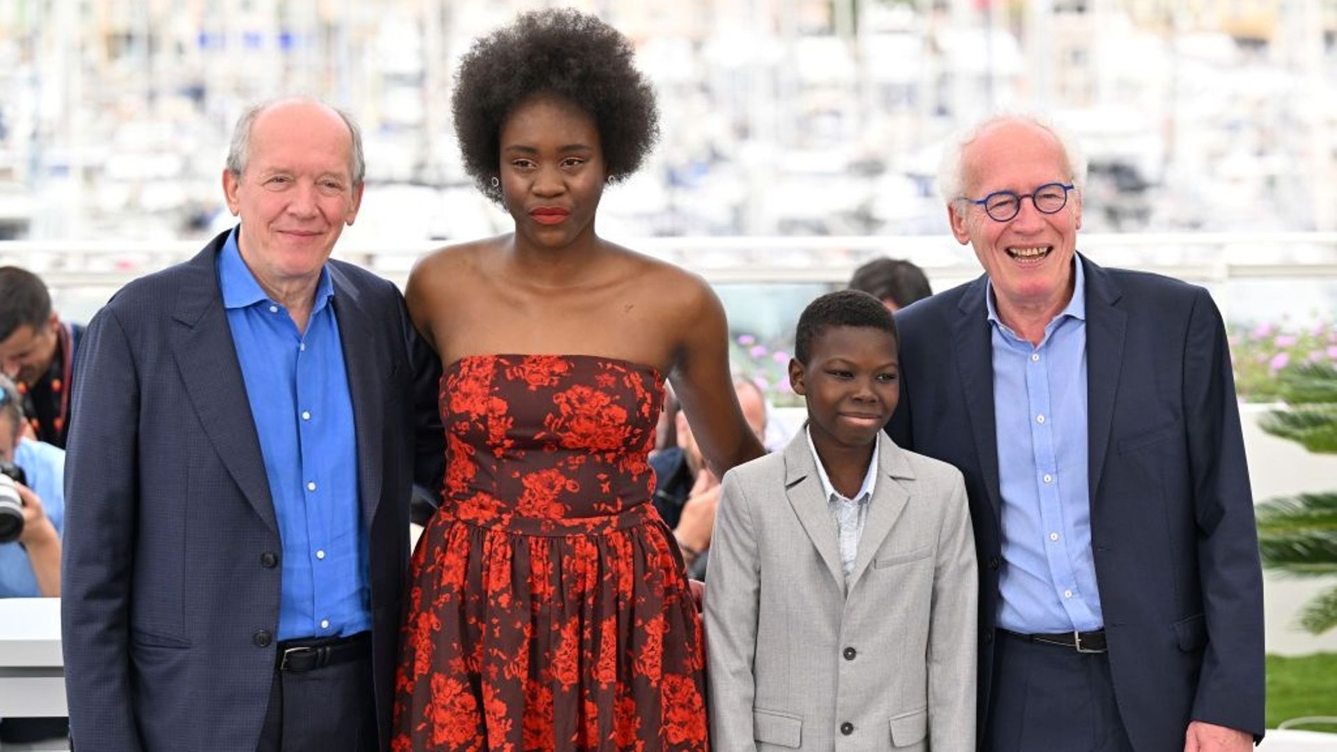 Jean-Pierre et Luc Dardenne et les acteurs de "Tori And Lokita" - lors du 75ème Festival de Cannes
