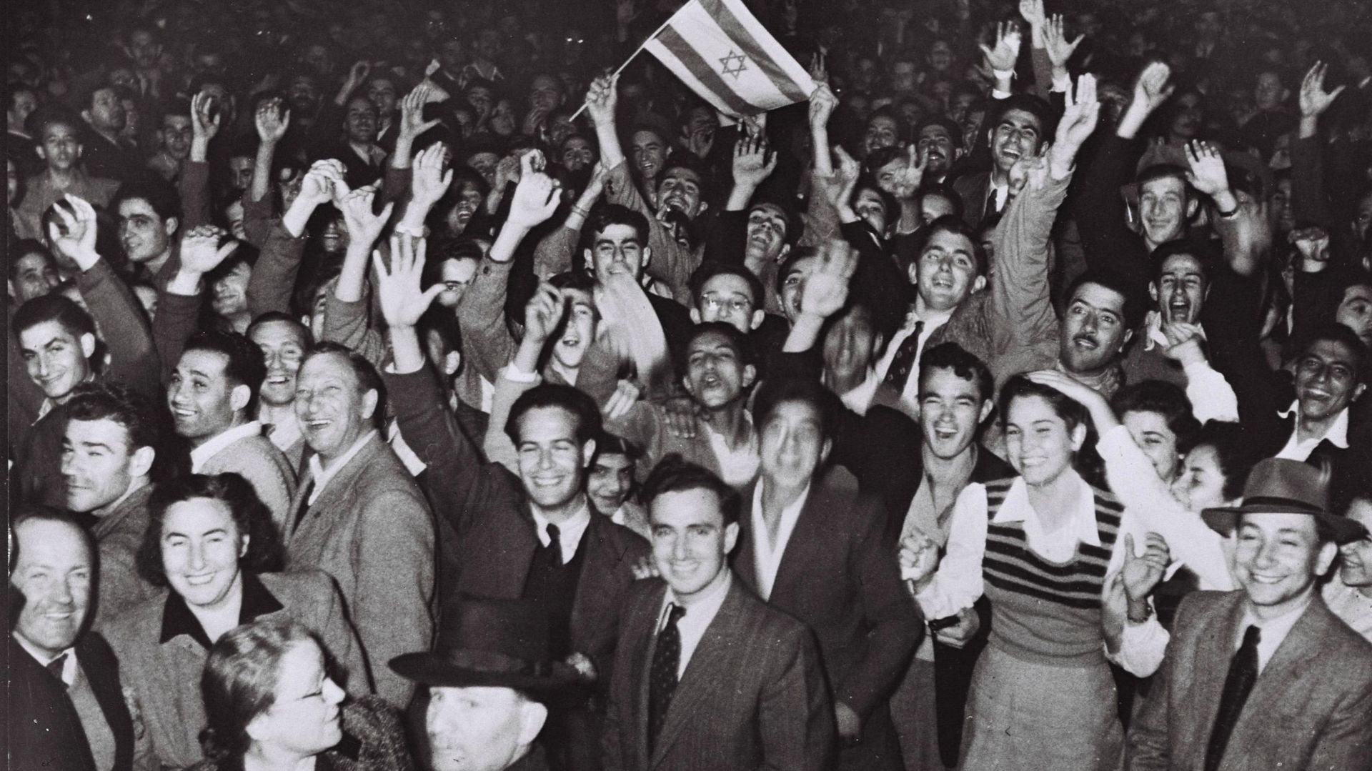 29 novembre 1947, Tel Aviv, Palestine : le peuple juif célèbre la partition de la Palestine donnant naissance à Israël.