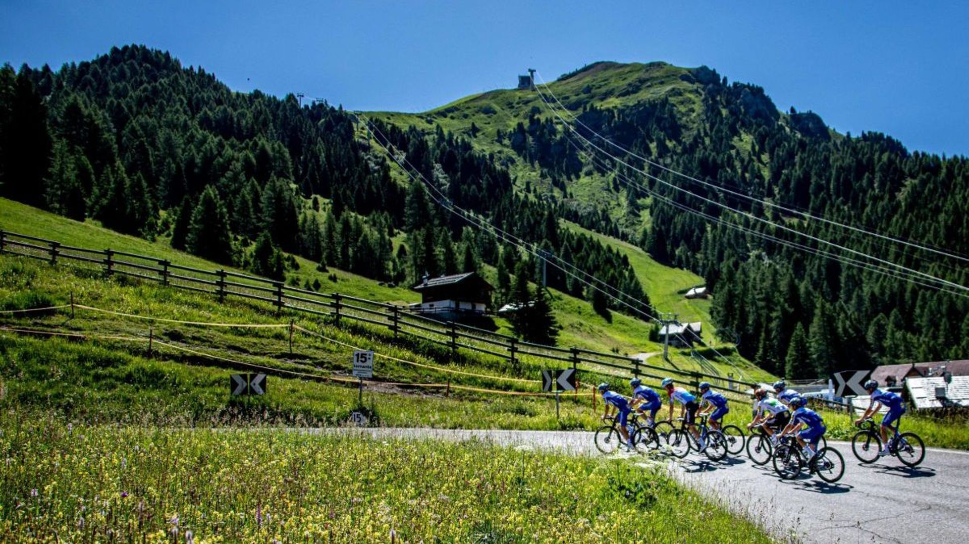 Cian Uijtdebroeks a passé une semaine en stage, début juillet, avec l'équipe Deceuninck-Quick Step, dans le Val di Fassa en Italie.  