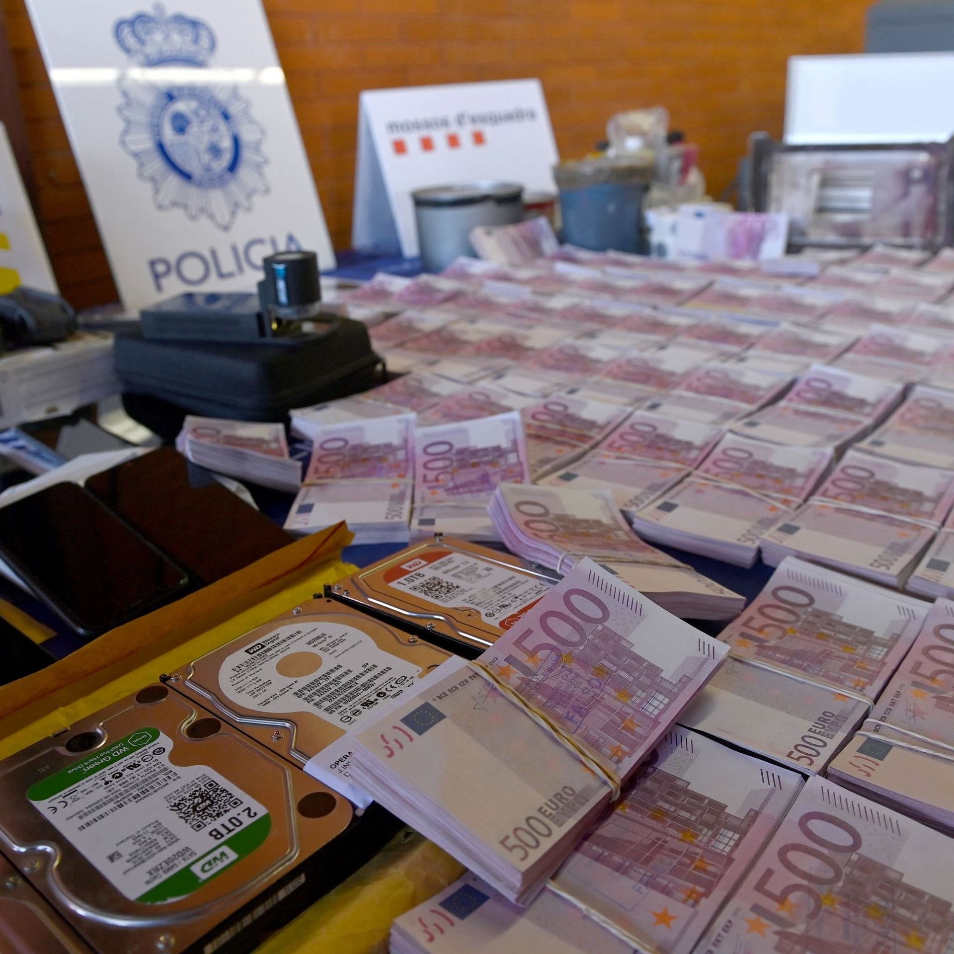 Belgique: plus de 500'000 euros en faux billets découverts en Wallonie