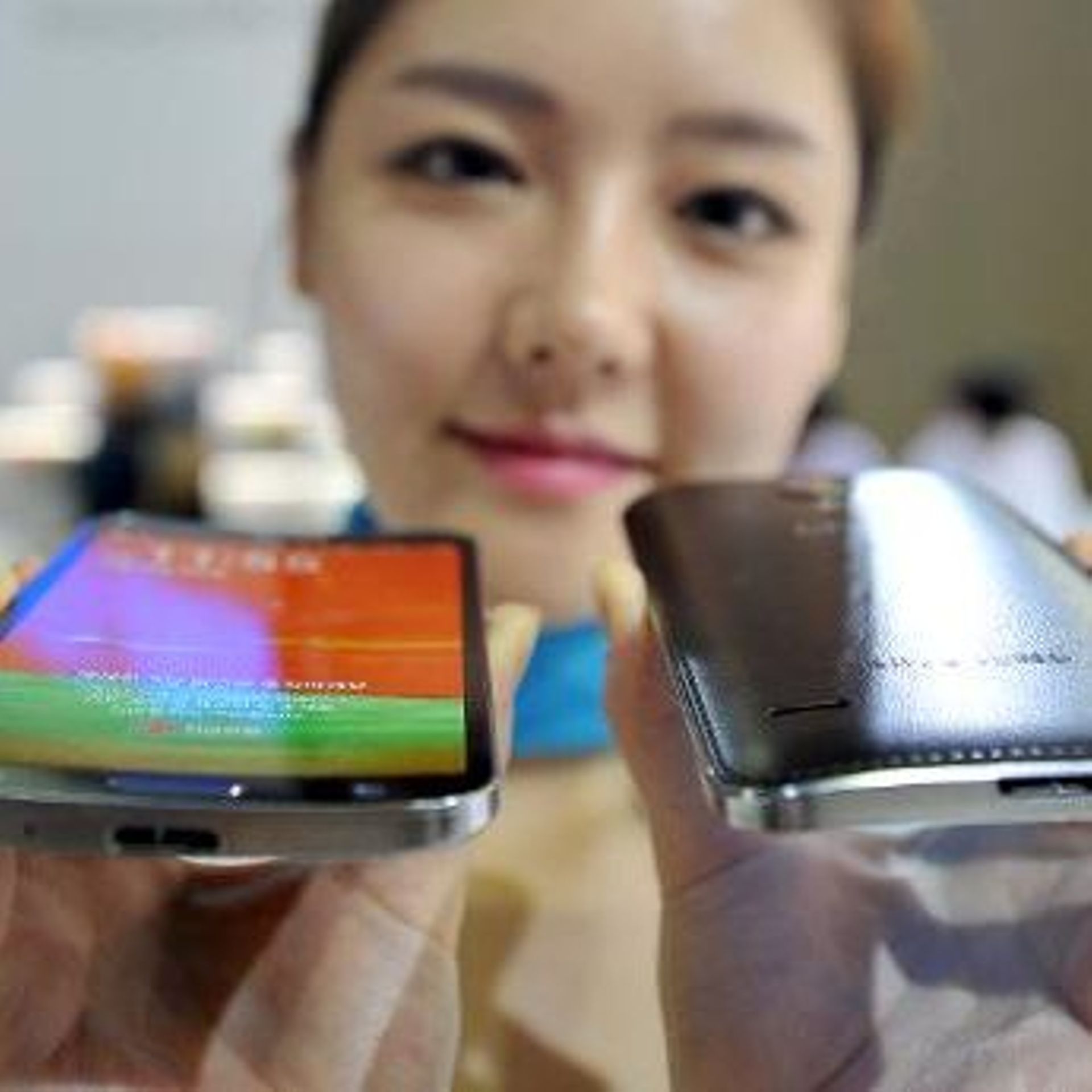 samsung first curved display phone