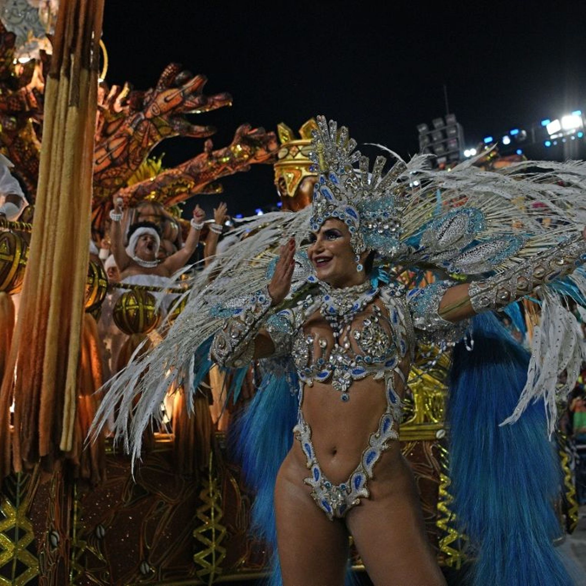 Brésil : au rythme du carnaval de Rio - BBC News Afrique