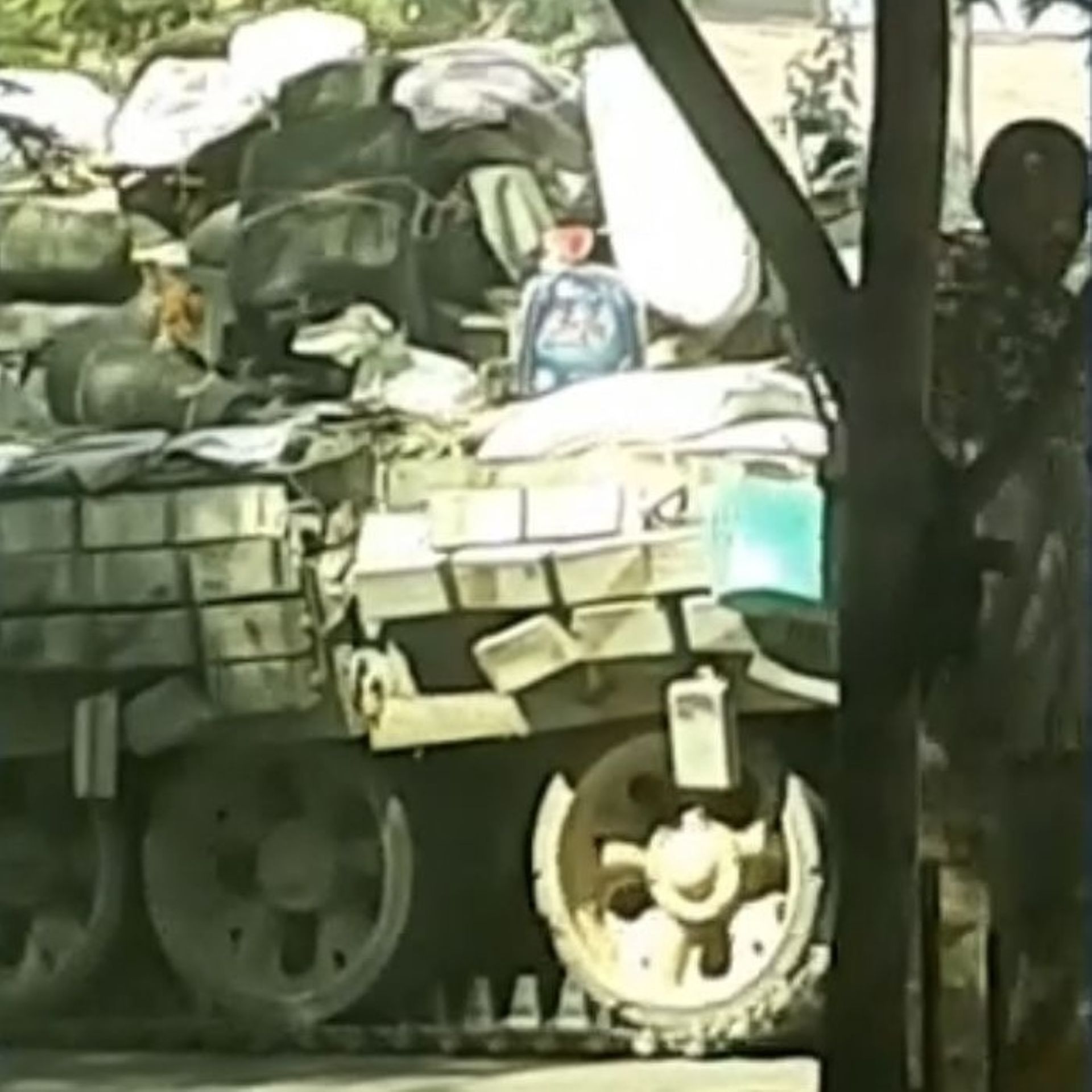 Les tanks Erythréens circulent dans le Tigré en emportant avec eux les biens des habitants qui filment.