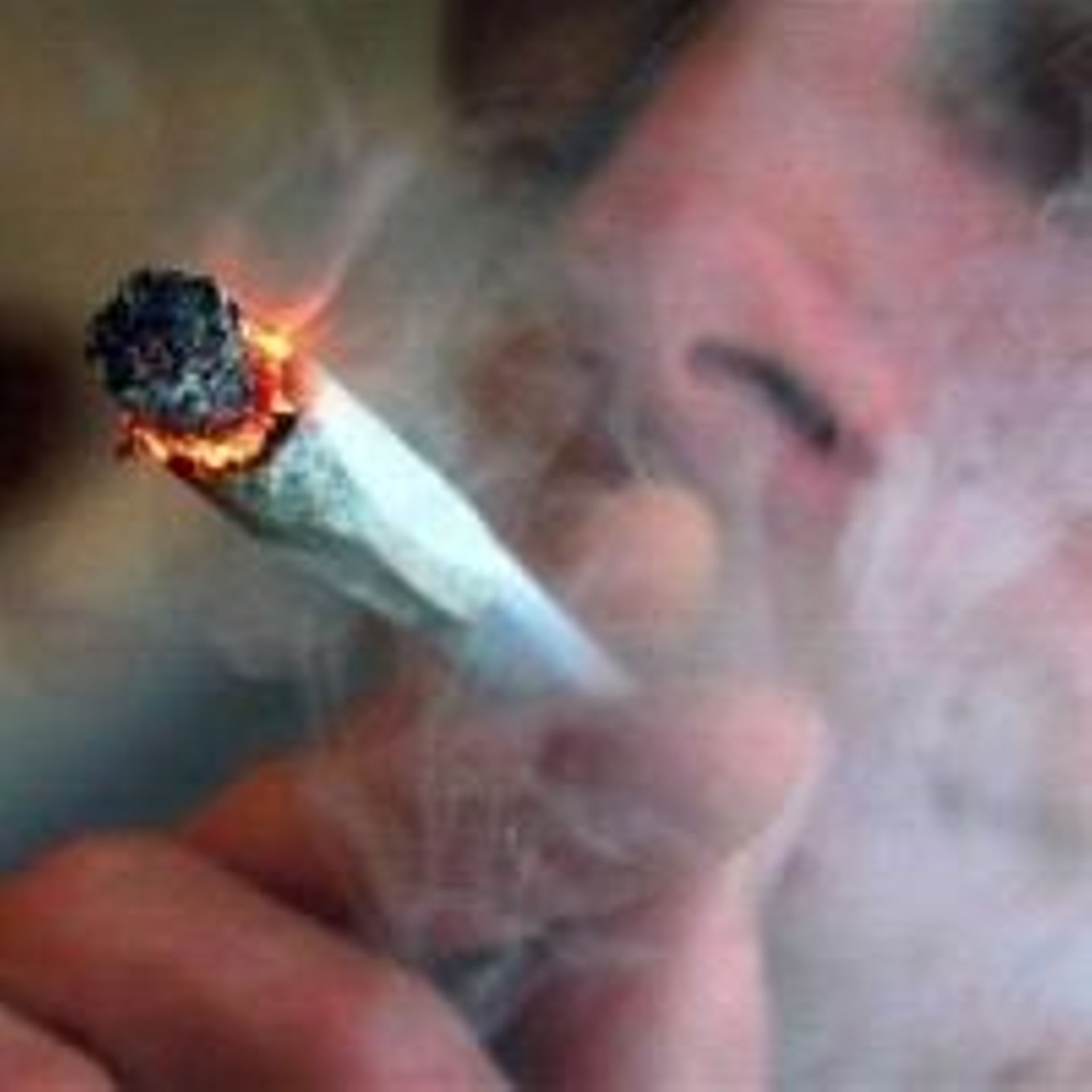 La fumée secondaire de la marijuana serait aussi dangereuse que celle du  tabac