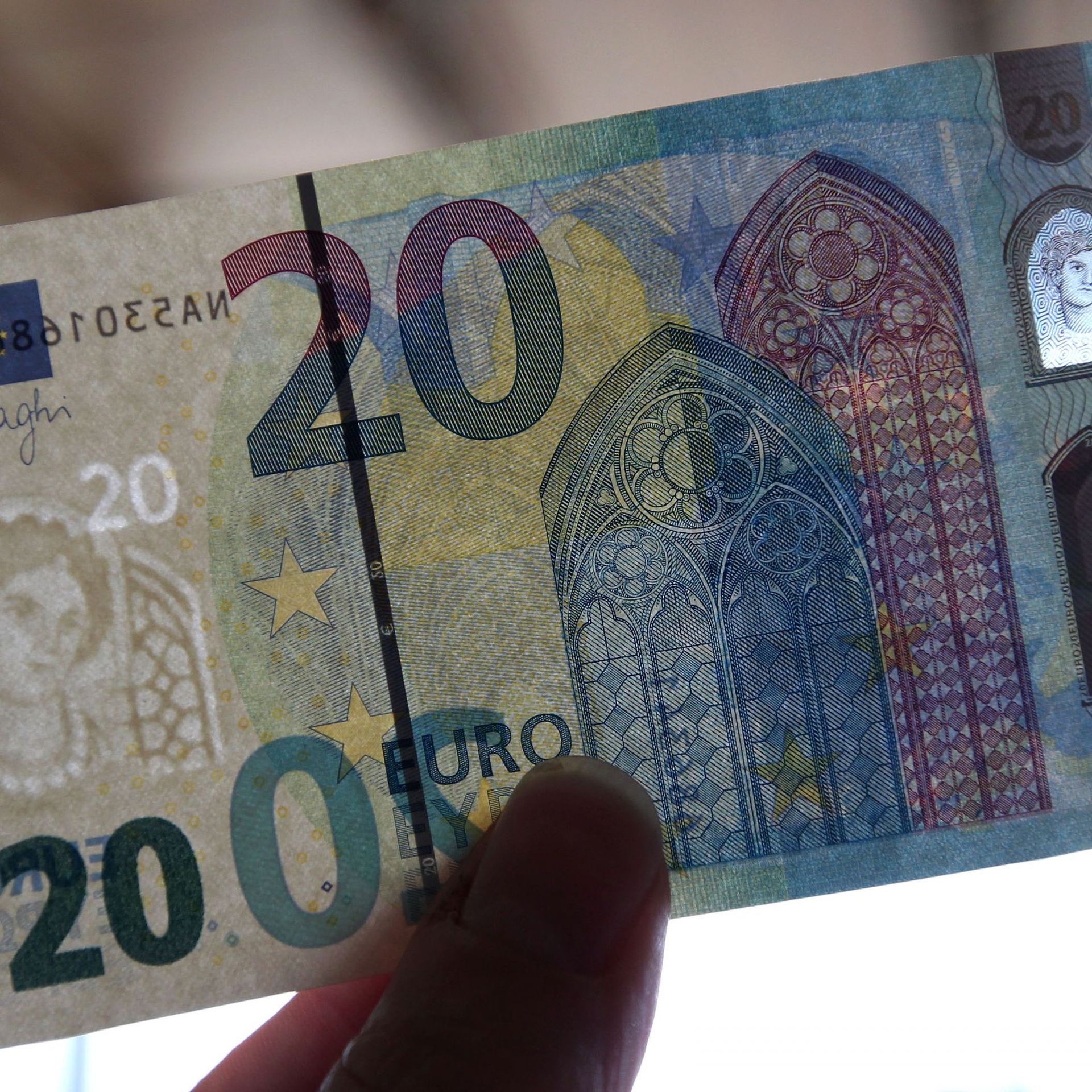 Le nouveau billet de 20 euros entre en circulation ce mercredi