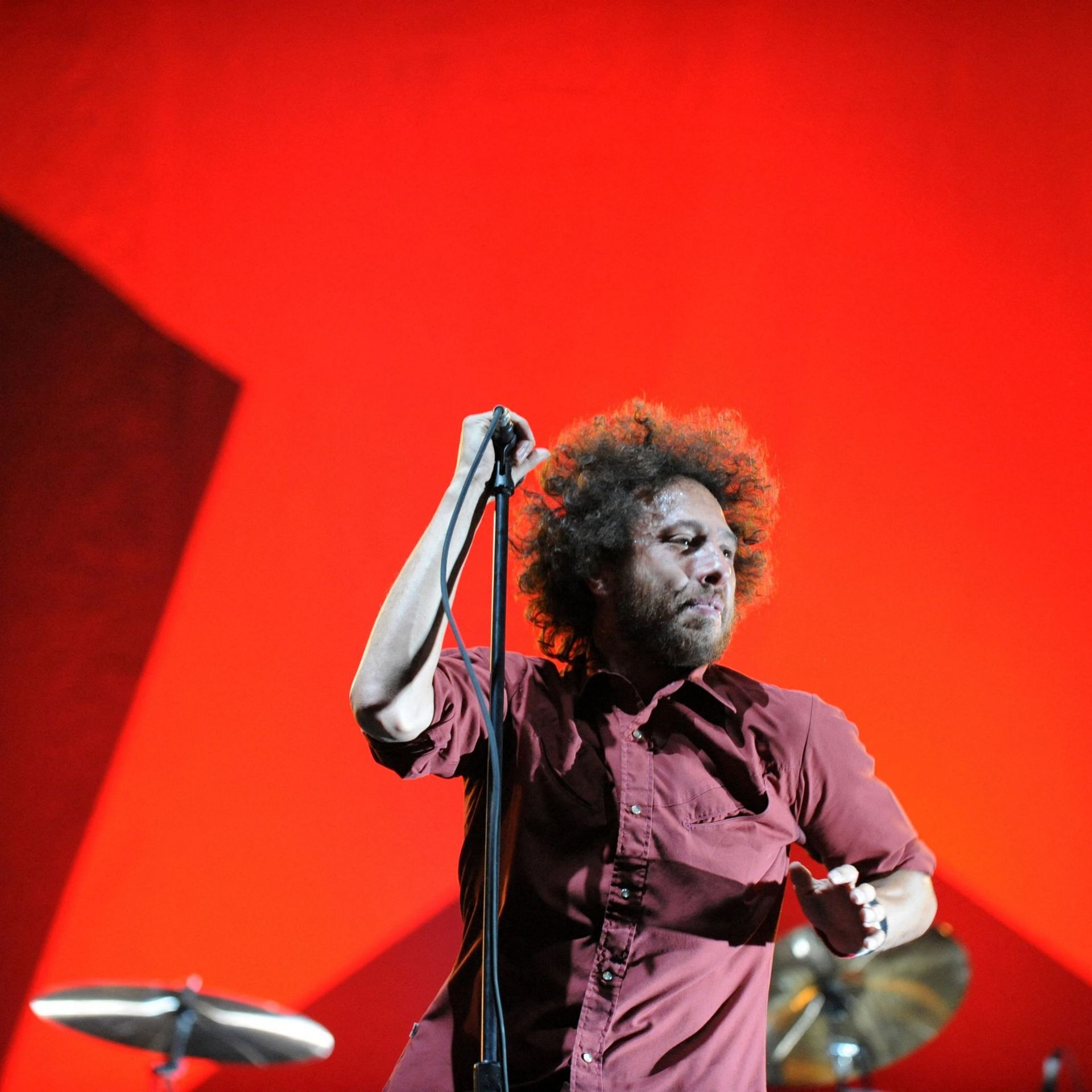 Le chanteur du groupe américain Rage Against the Machine, Zach de la Rocha, se produit sur scène le 4 juin 2008 au Palais Omnisport de Bercy à Paris dans le cadre de la tournée européenne du groupe.