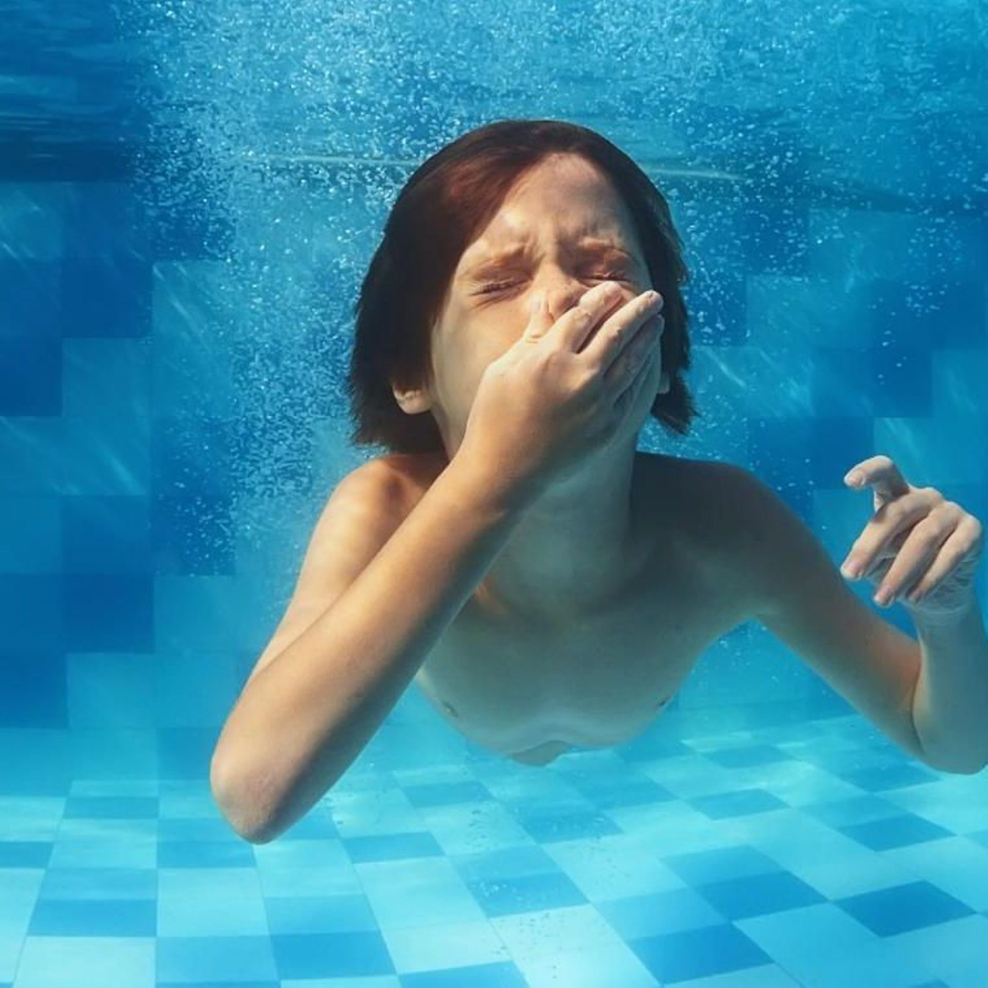 Protéger vos enfants: Les dangers du chlore de piscine et comment évit –  Plouf!