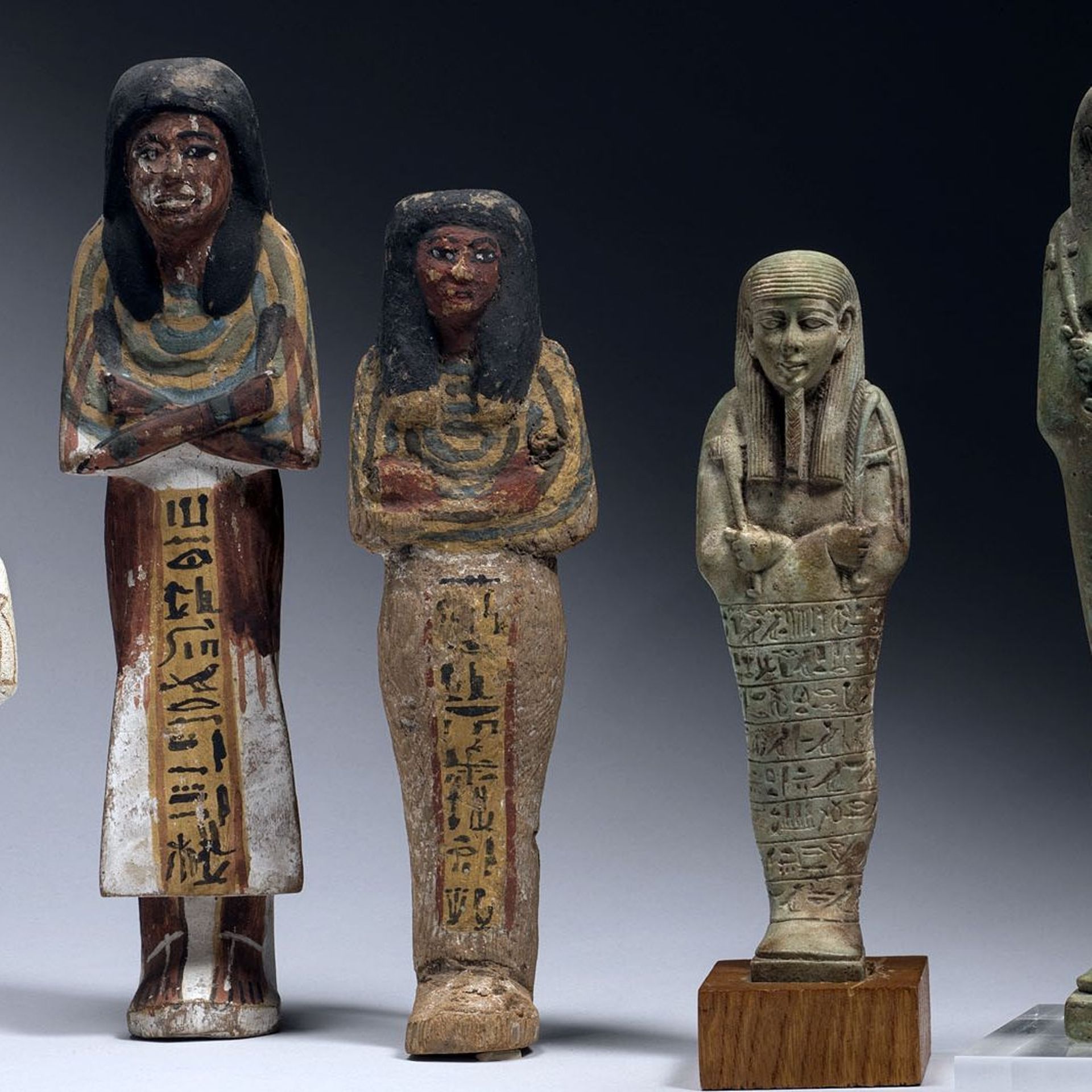 Ouchebtis de Kasa, Ouahibrê, Tchahorpata, Amenmès et Nefertari - Égypte, Nouvel Empire à Basse Époque - 
Faïence, bois
