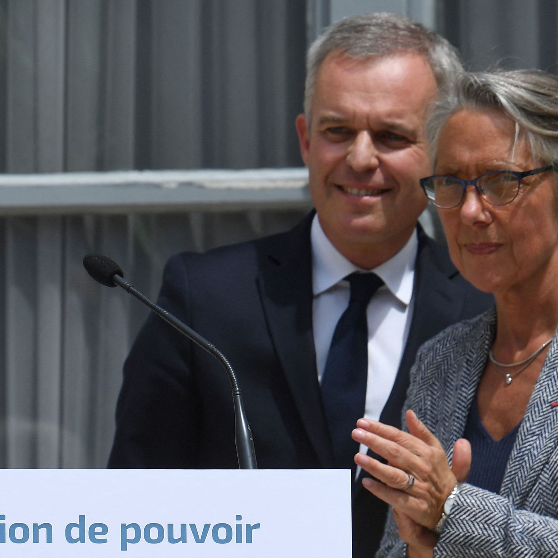 Passation de pouvoir entre François de Rugy et Elisabeth Borne au ministère de la transition écologique, en juillet 2019.