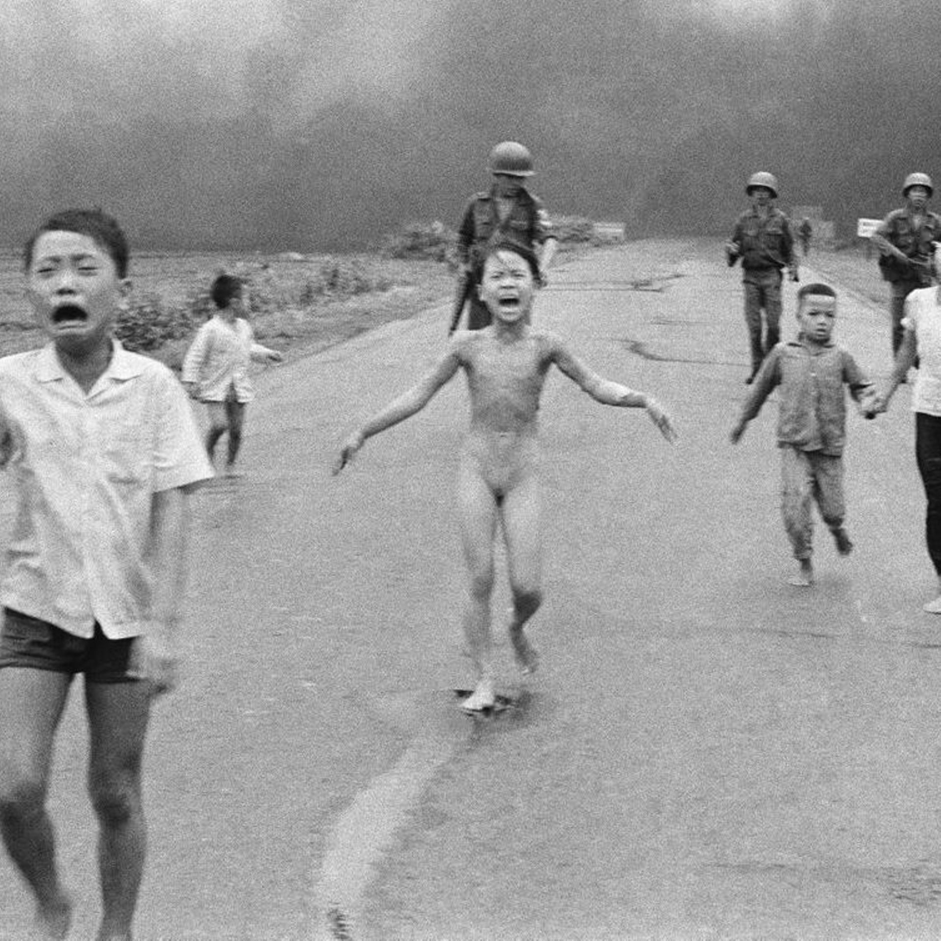 La 'fille au napalm', photo iconique de la Guerre du Vietnam, a 50 ans -  rtbf.be