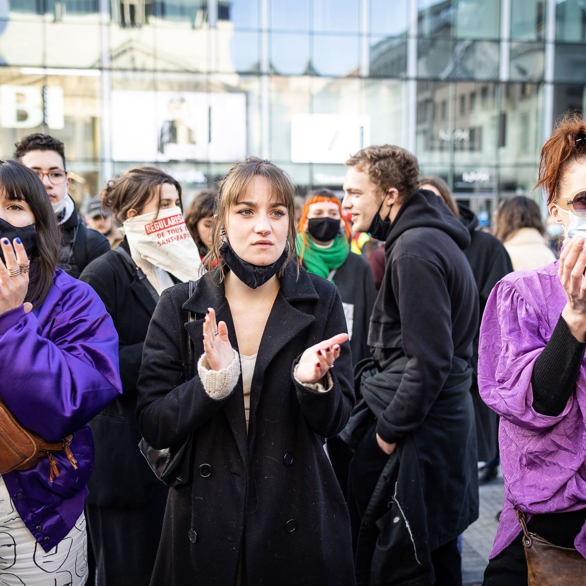 Occupation et manifestation des jeunes du monde de la culture devant la Monnaie à Bruxelles
