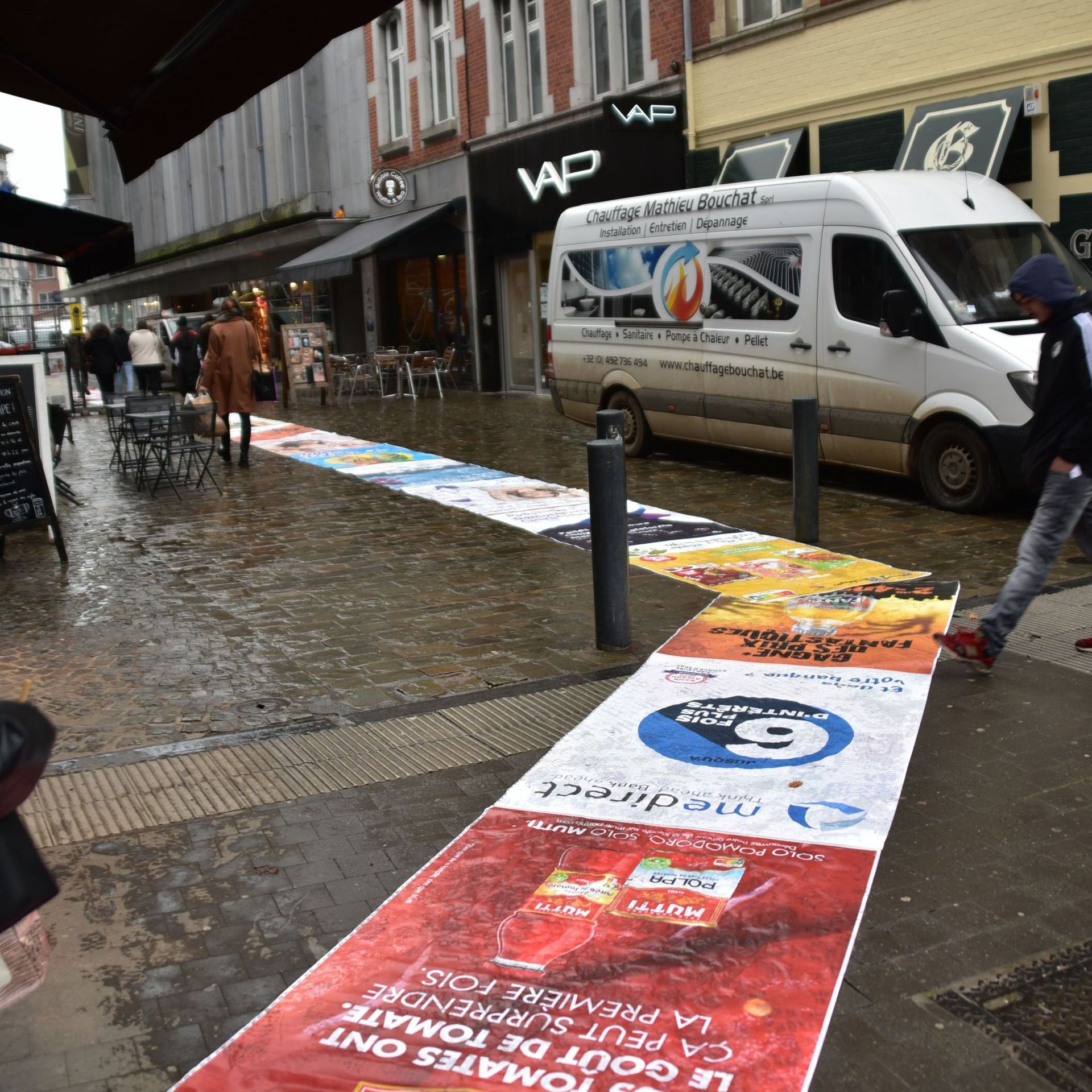 Action militante anti-pub dans les rues de Namur