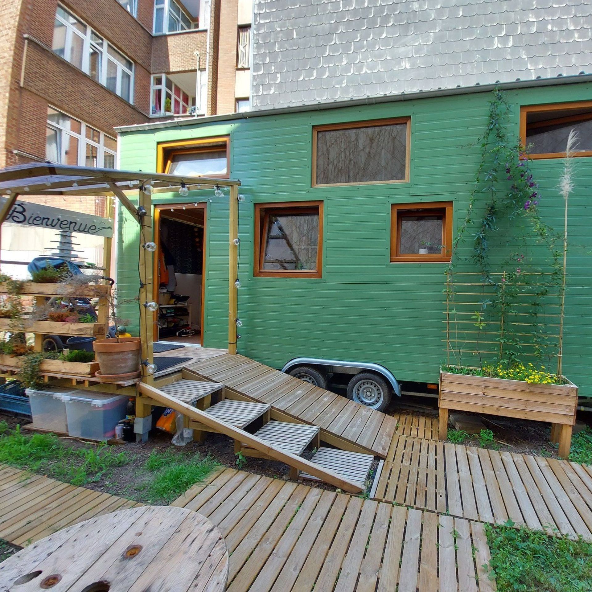 Leur tiny house installée à Woluwe-Saint-Pierre.