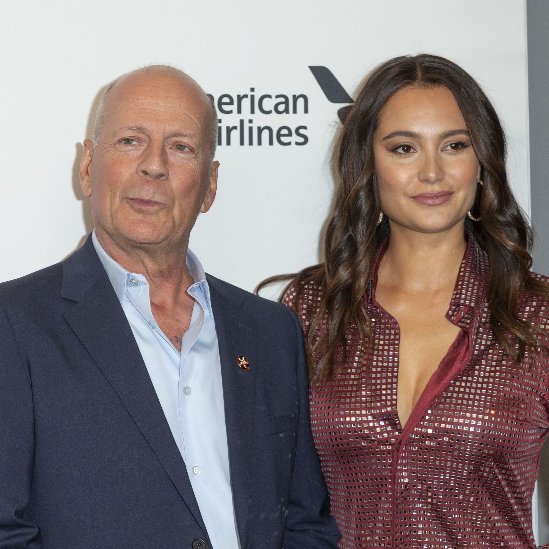 Bruce Willis Et Son Fils Bruce Willis garde le sourire après sa retraite du cinéma, dans un cliché  dévoilé par son épouse - rtbf.be