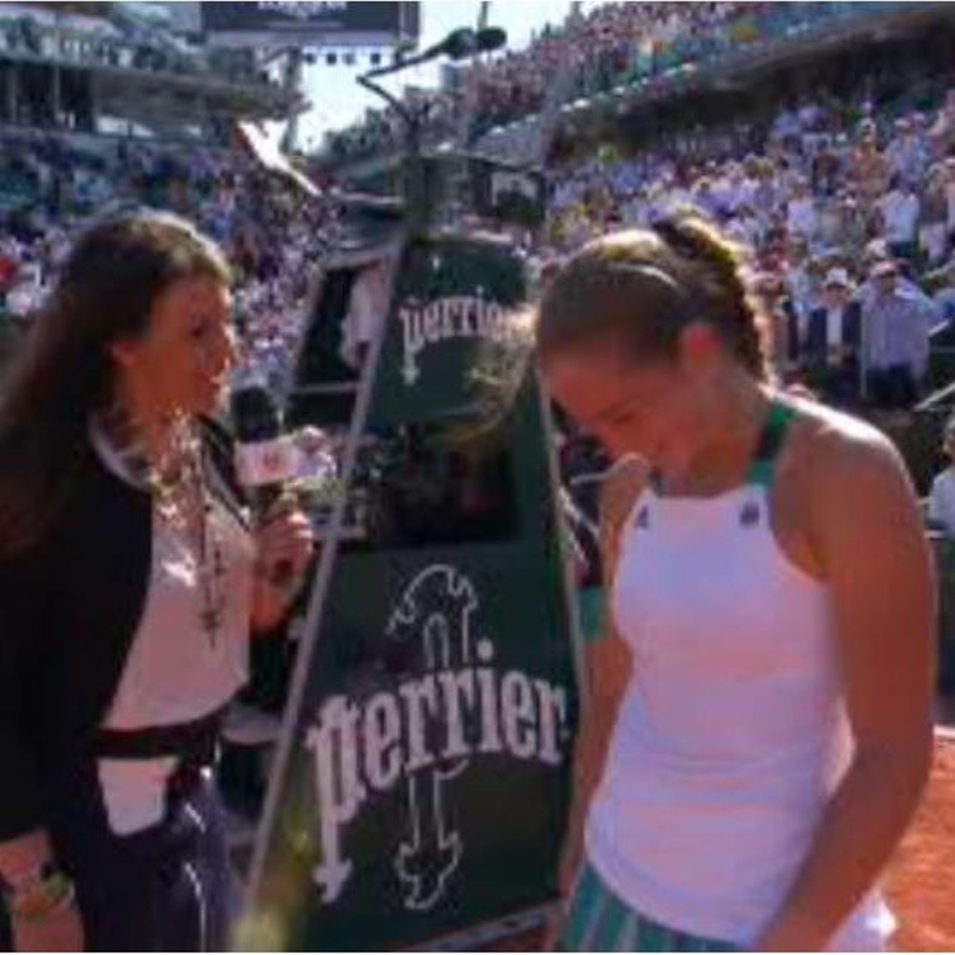 Bartoli Souhaite Un Joyeux Anniversaire A Ostapenko En Chanson