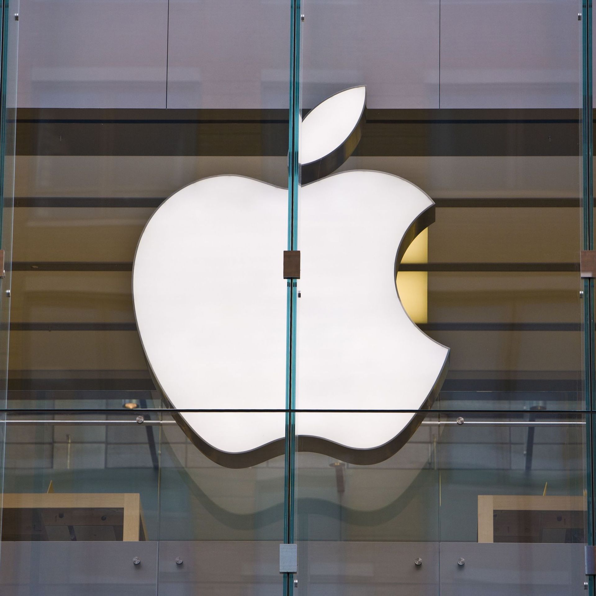 États-Unis : un véhicule fonce sur un magasin Apple, faisant au moins un  mort