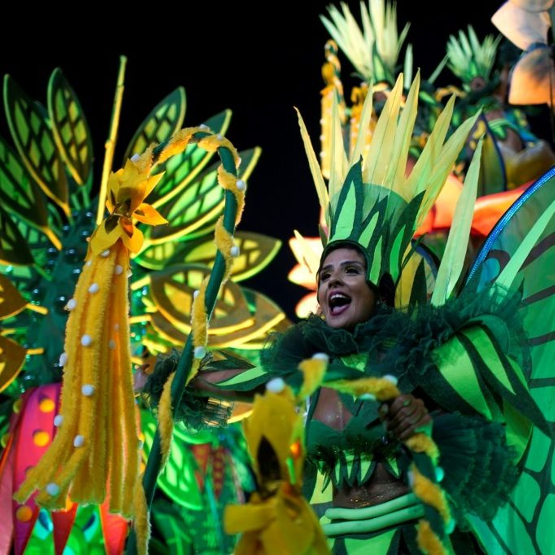 Première nuit de carnaval à Rio après deux ans de crise sanitaire