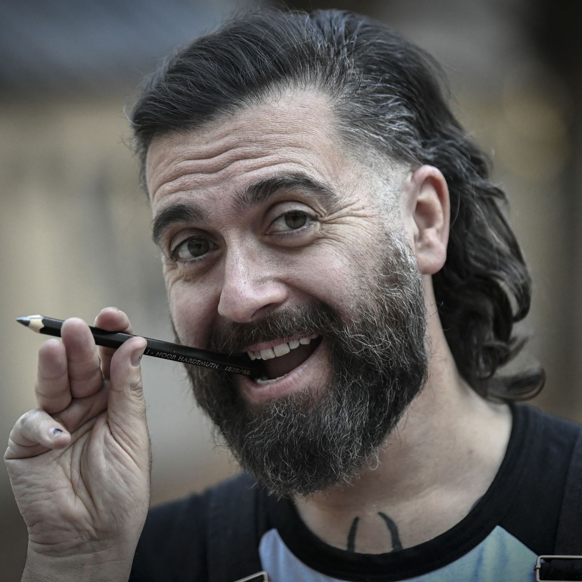 
Le réalisateur irlandais de films d'animation Tomm Moore pose lors d'une séance photo au centre culturel irlandais à Paris, le 15 octobre 2021. 