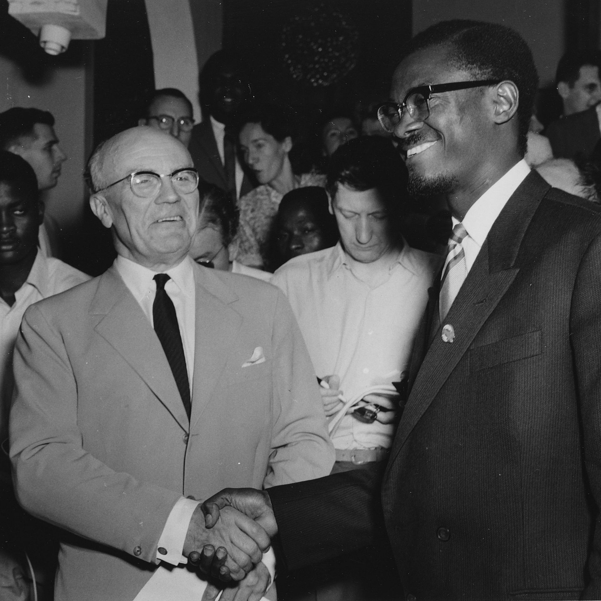 Le 23 juin, le ministre Ganshof reçoit pendant une heure Patrice Lumumba, qui lui présente la composition de son gouvernement et le nomme Premier ministre.