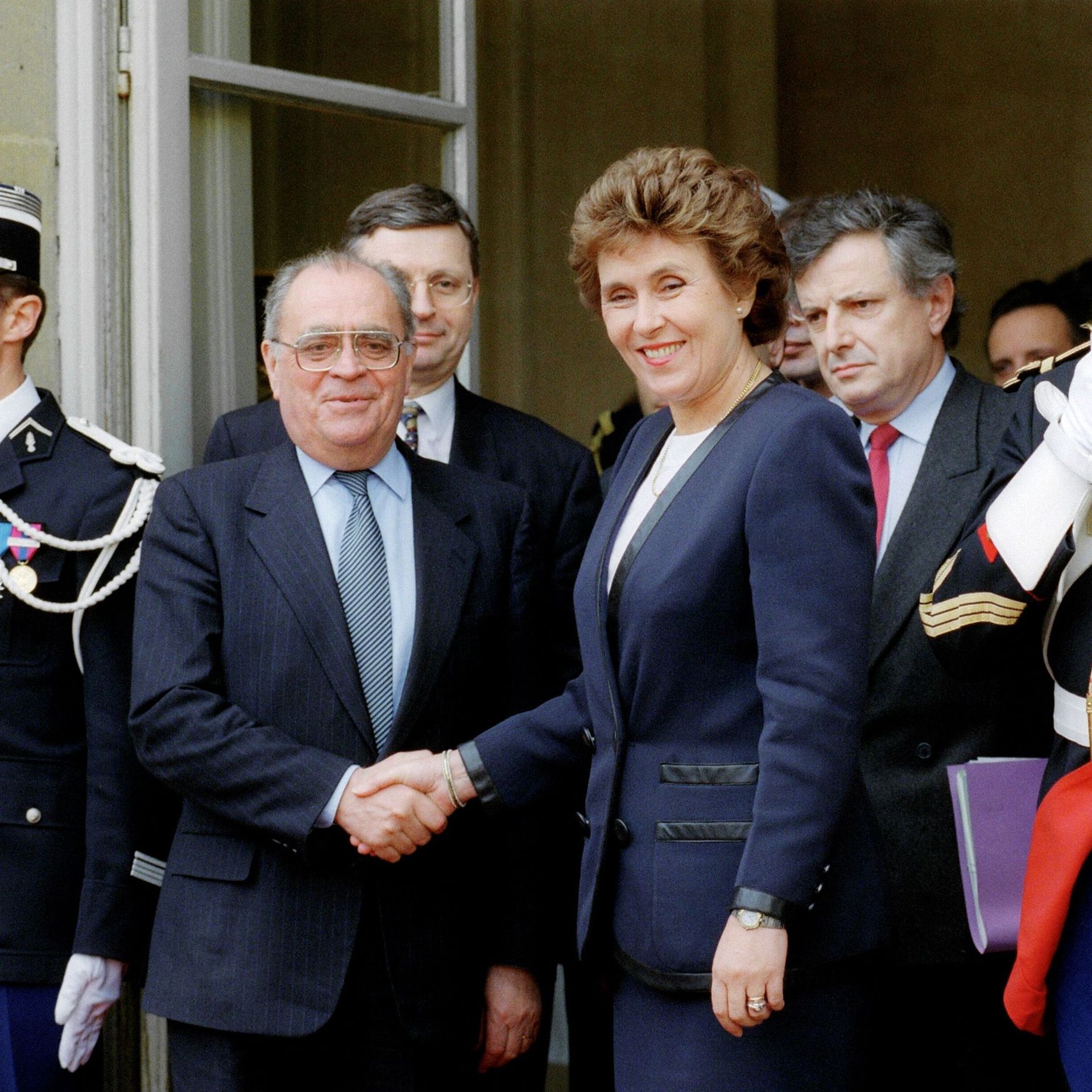 Pierre Bérégovoy prend la place d’Edith Cresson, le 4 avril 1992