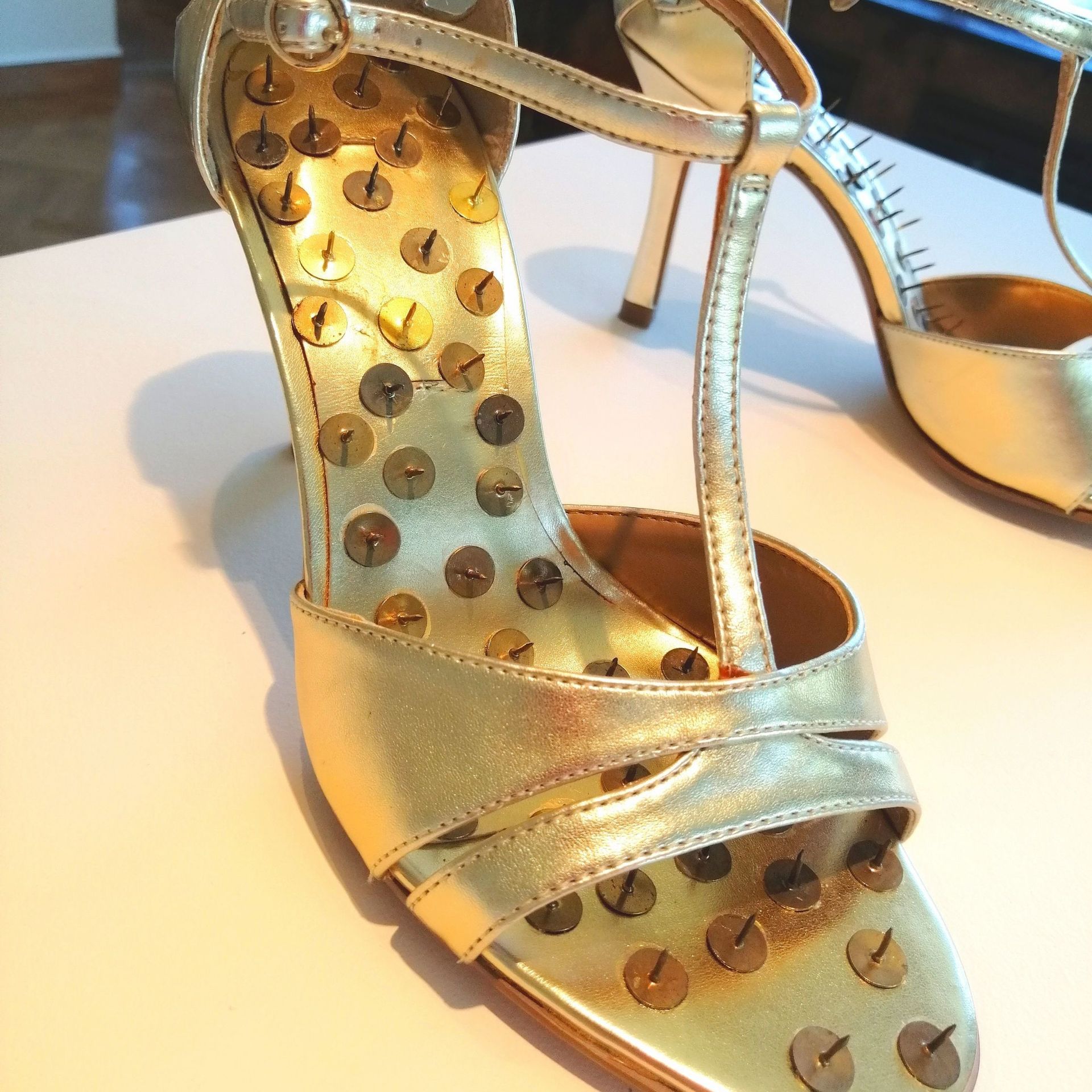 Golen shoes with pins, Hans-Peter Feldmann, 2006