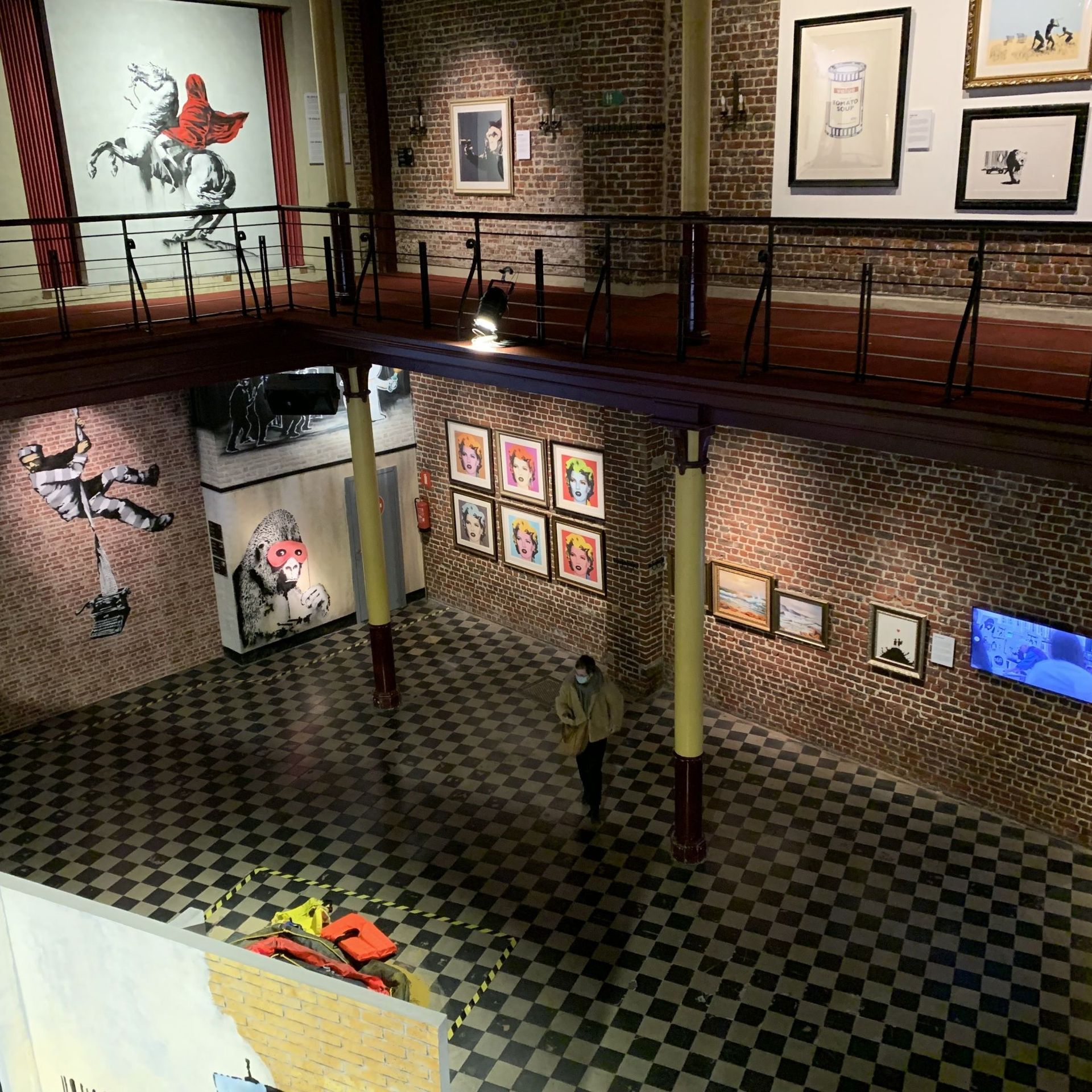 The World Of Banksy Expo Paris Evenements A Venir The World of Banksy', à La Tentation à Bruxelles : un collectif anonyme  reconstitue les œuvres de Banksy - rtbf.be