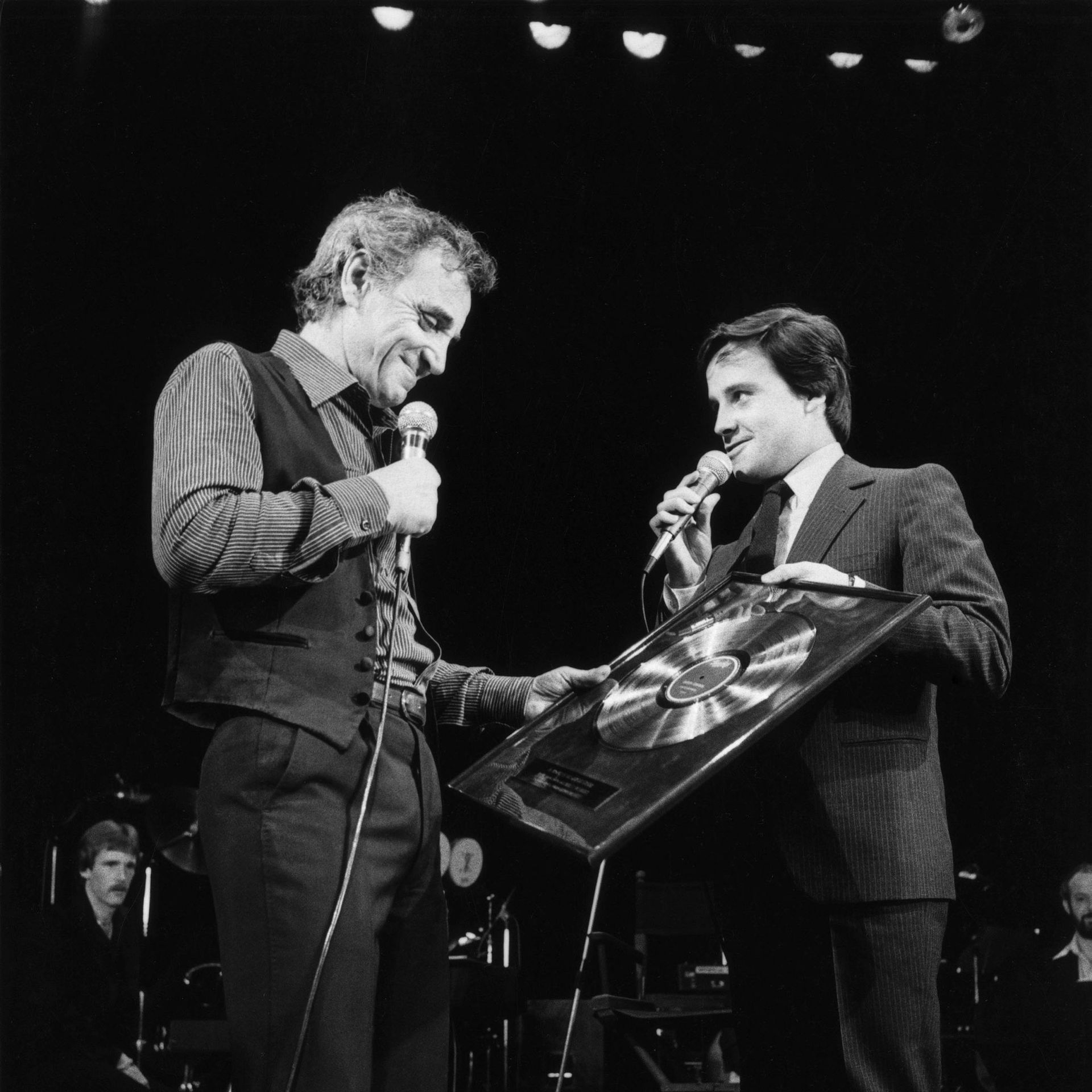 Charles Aznavour et Thierry Le Luron, en 1980…